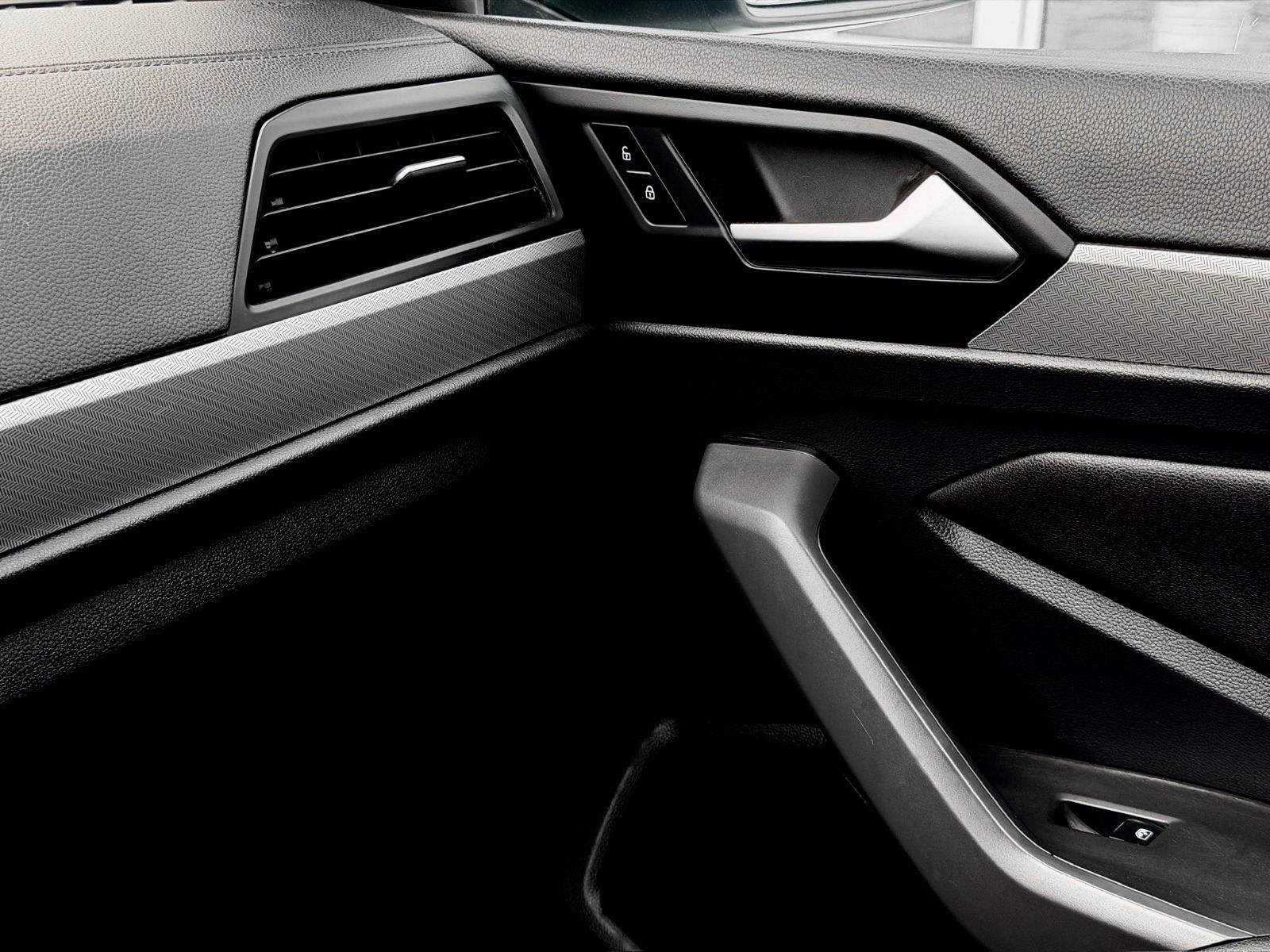 Volkswagen Jetta Comfortline 2019-28