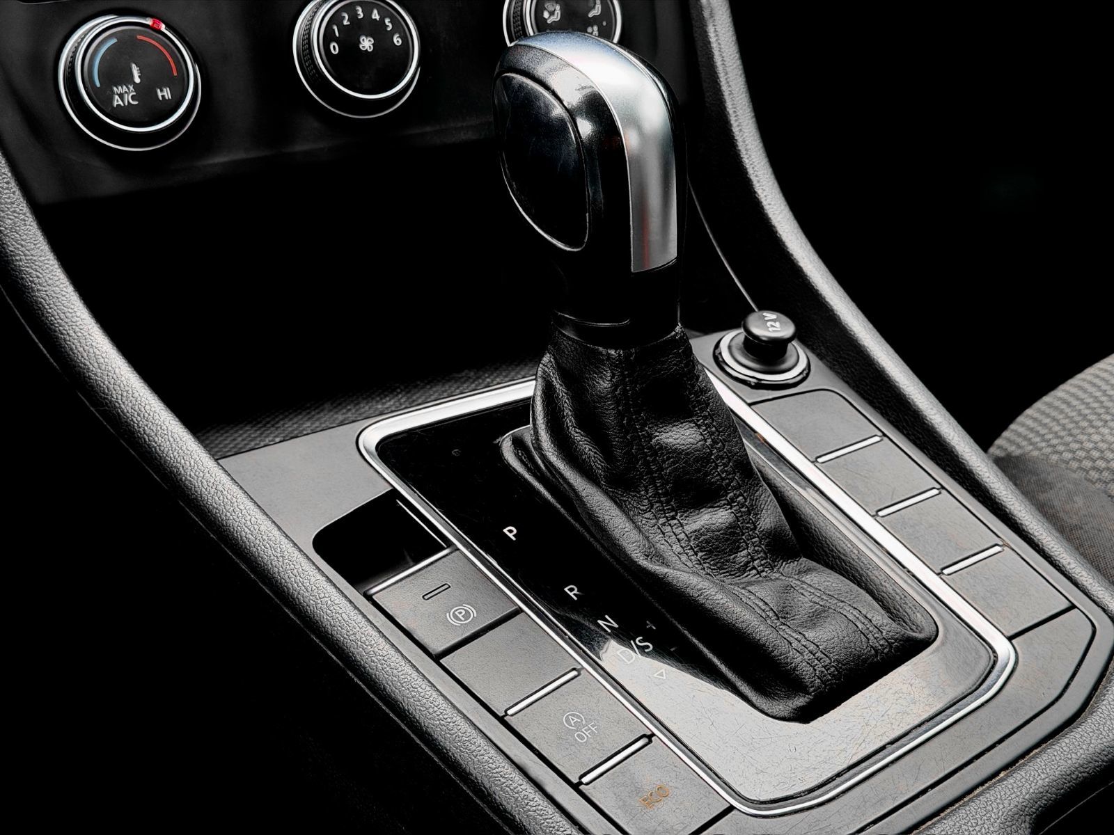 Volkswagen Jetta Comfortline 2019-27