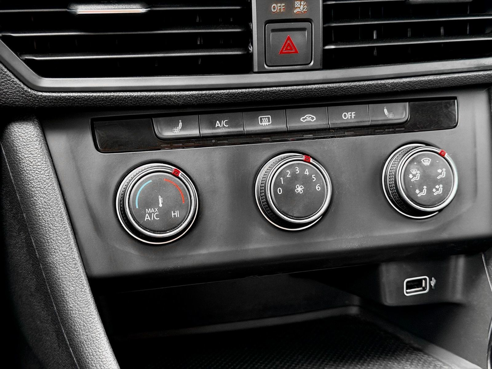 Volkswagen Jetta Comfortline 2019-26