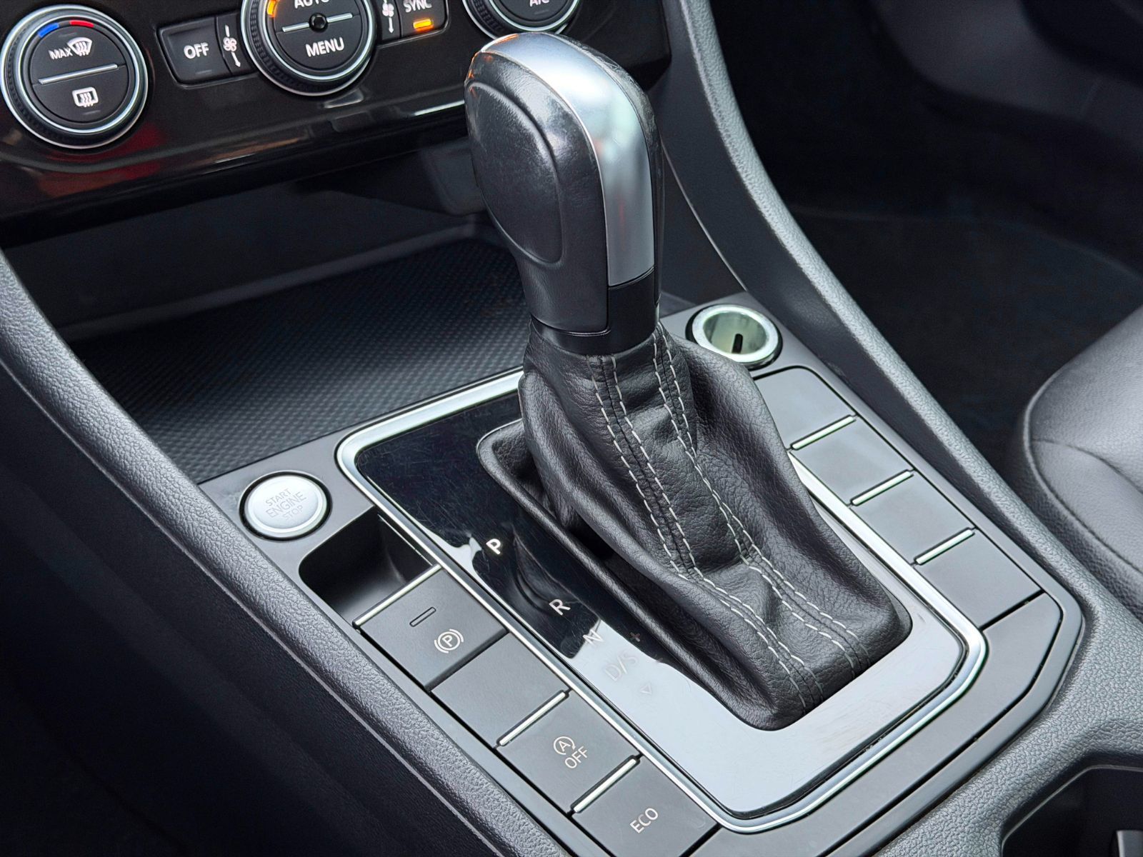 Volkswagen Jetta Highline 2021-29