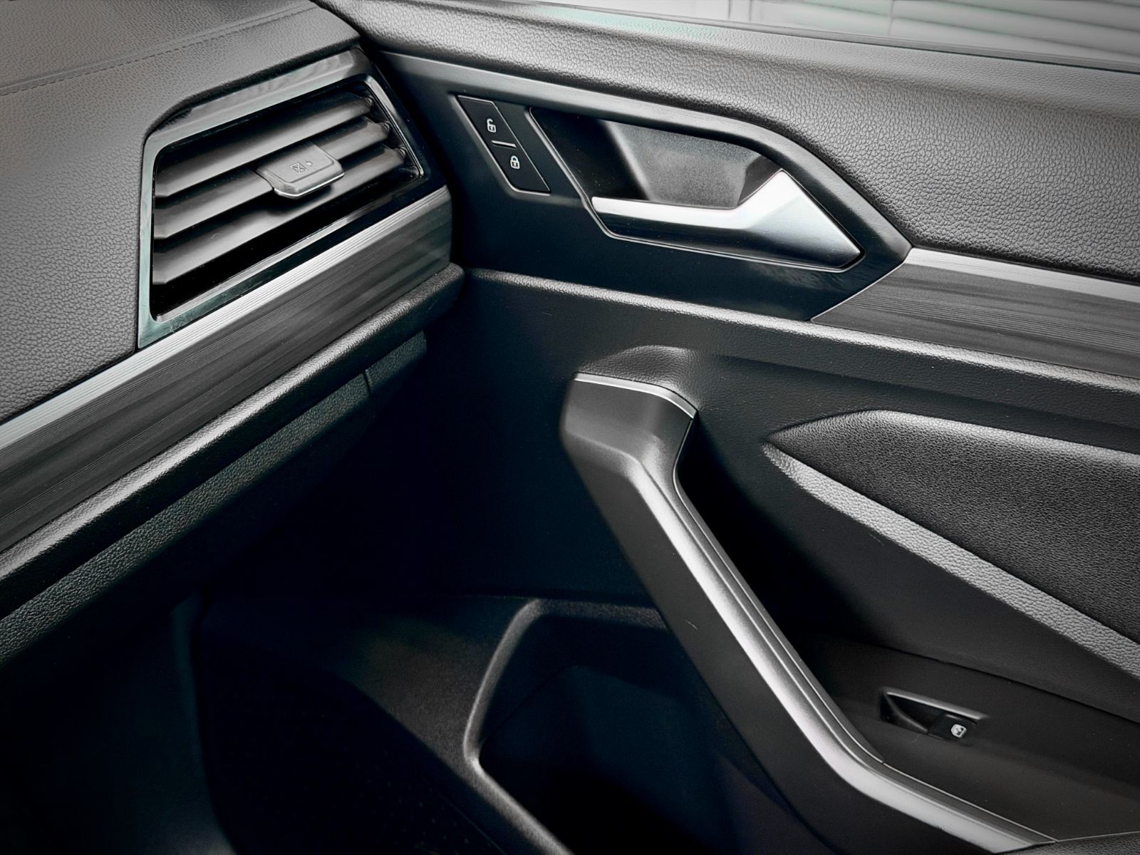 Volkswagen Jetta Comfortline 2025-28