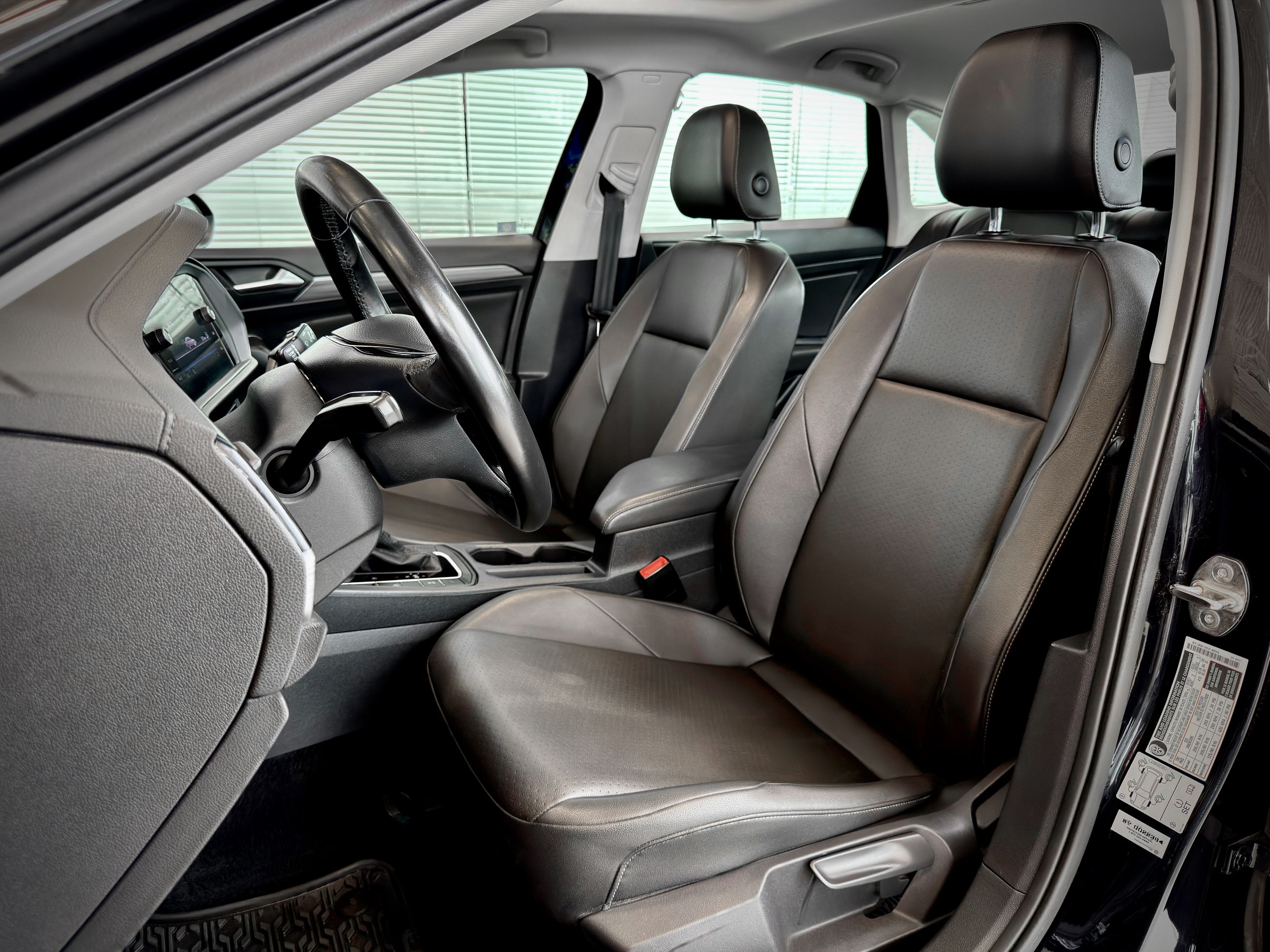 Volkswagen Jetta Comfortline 2025-16