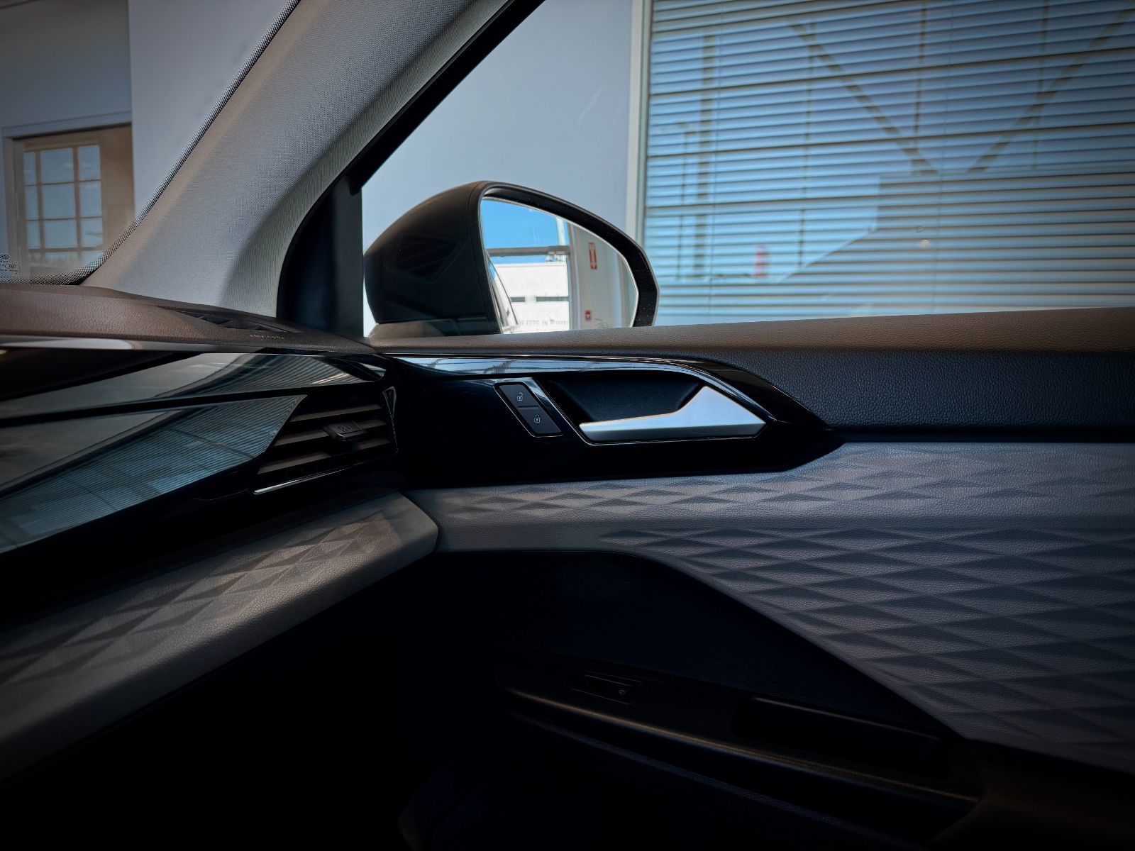 2022 Volkswagen Taos Trendline-32