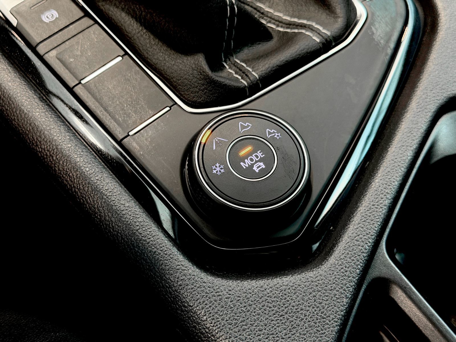 Volkswagen Taos Highline 2023-28