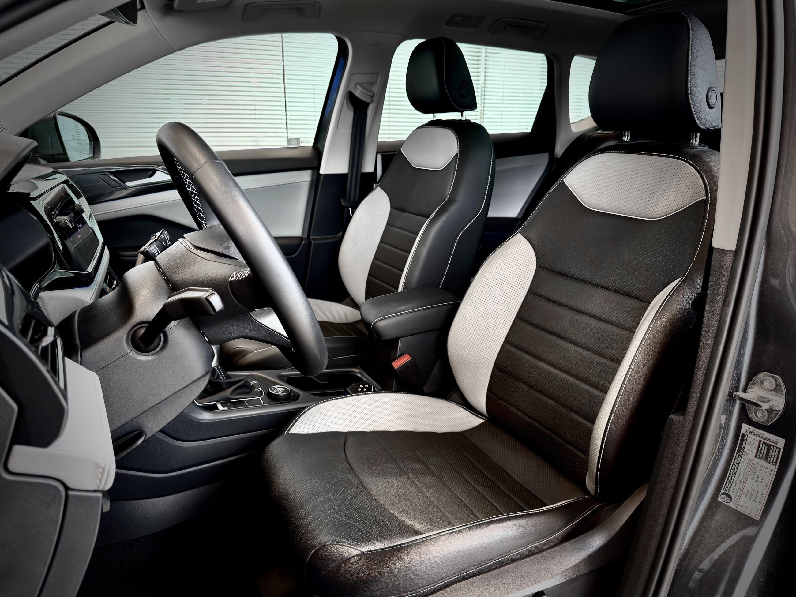 Volkswagen Taos Highline 2023-16
