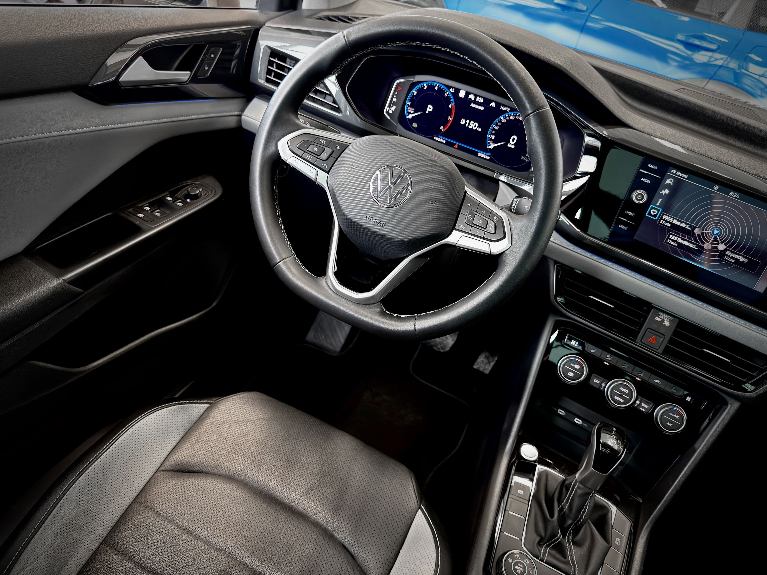 Volkswagen Taos Highline 2023-19