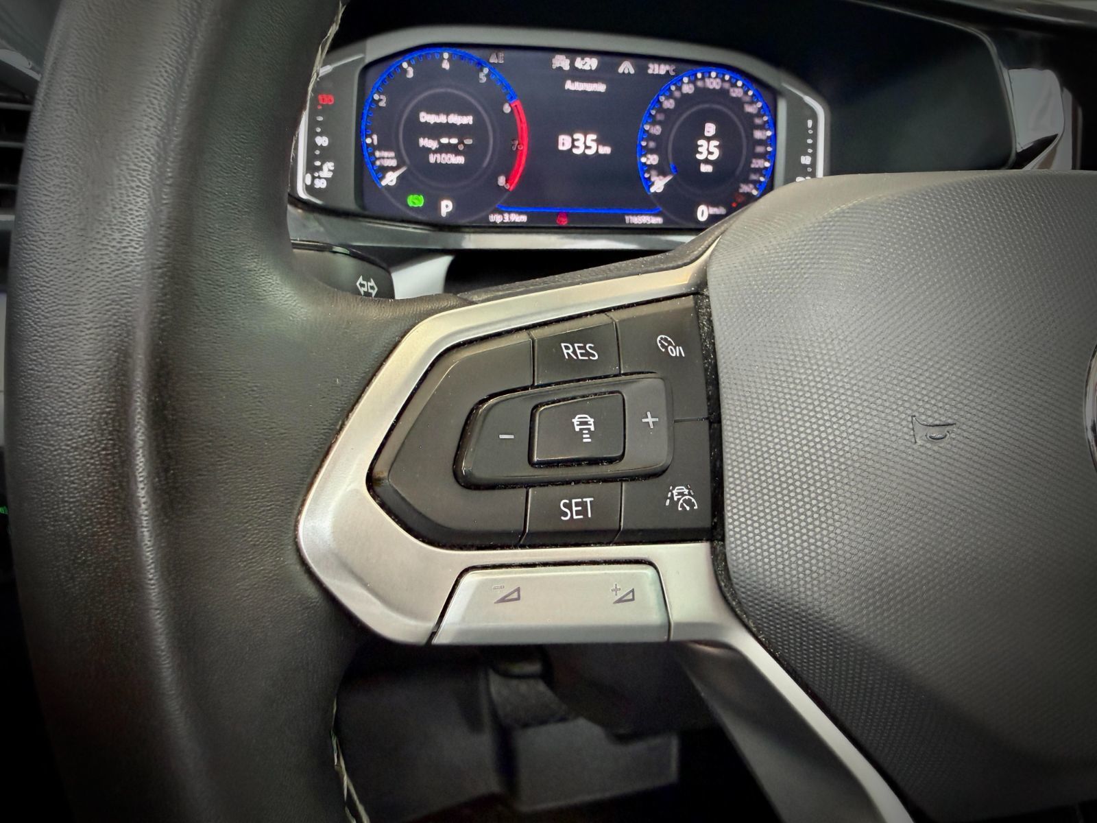 2023 Volkswagen Taos Highline-24