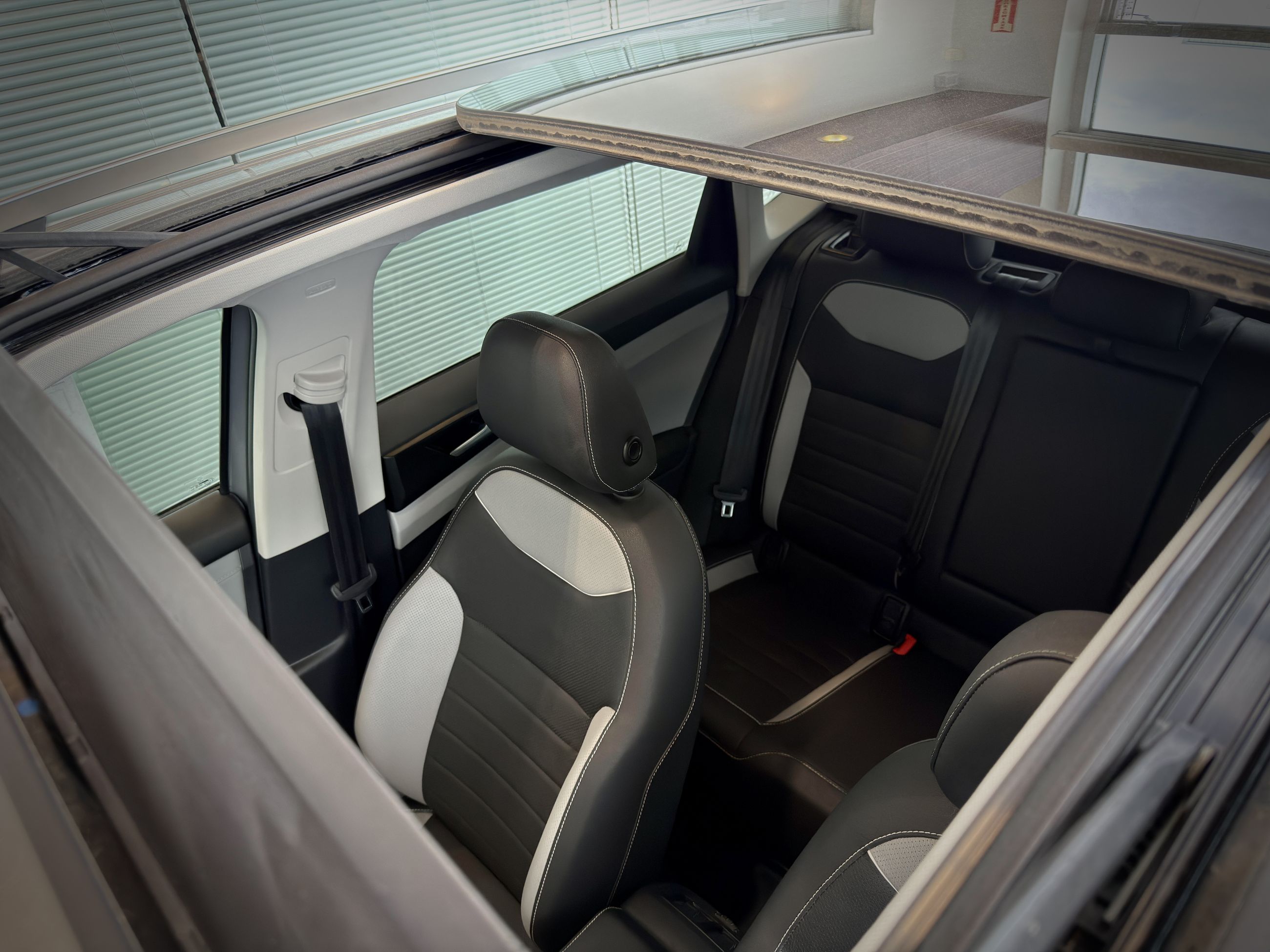 2023 Volkswagen Taos Highline-12