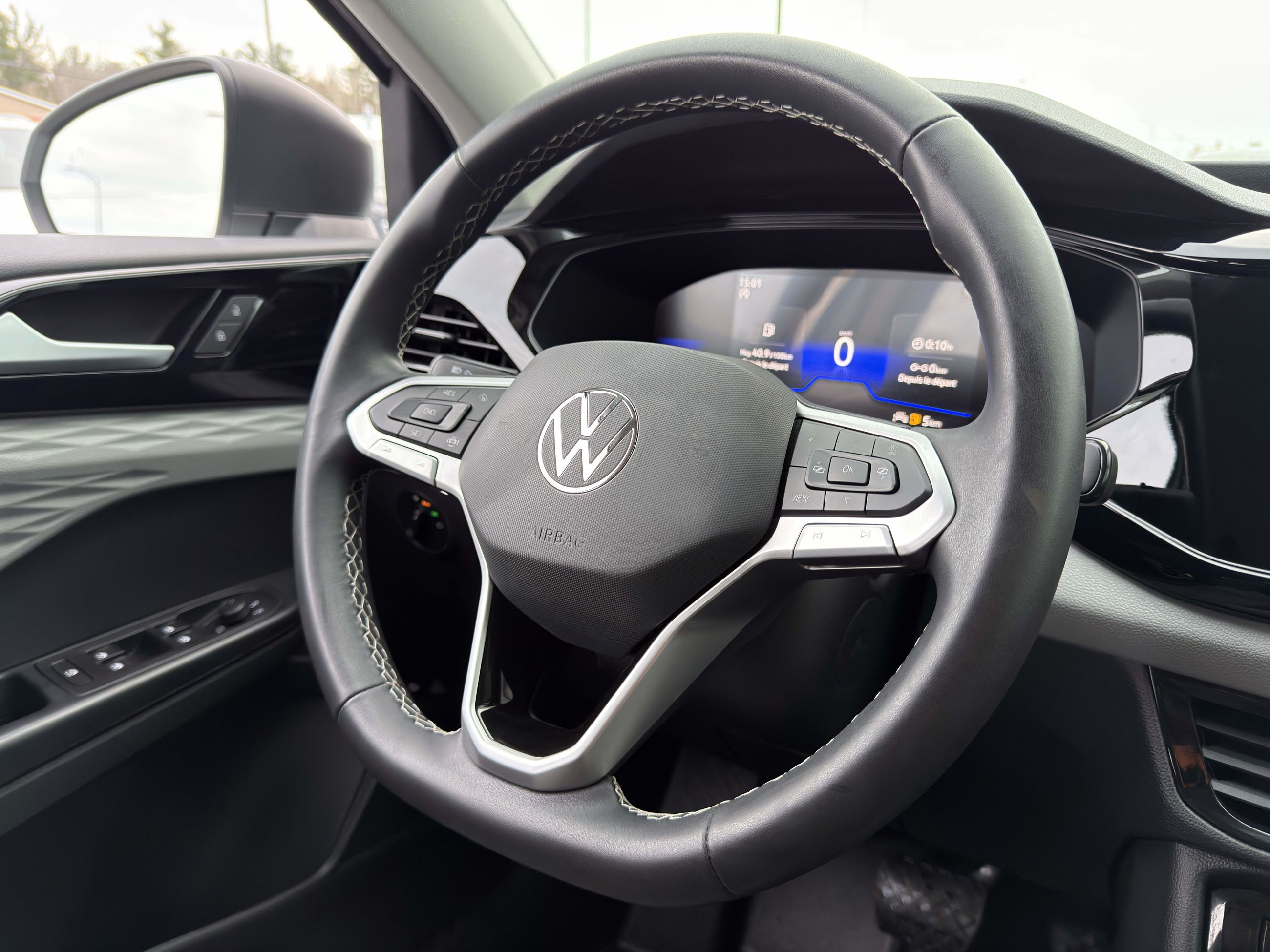 Volkswagen Taos Trendline 2024-19