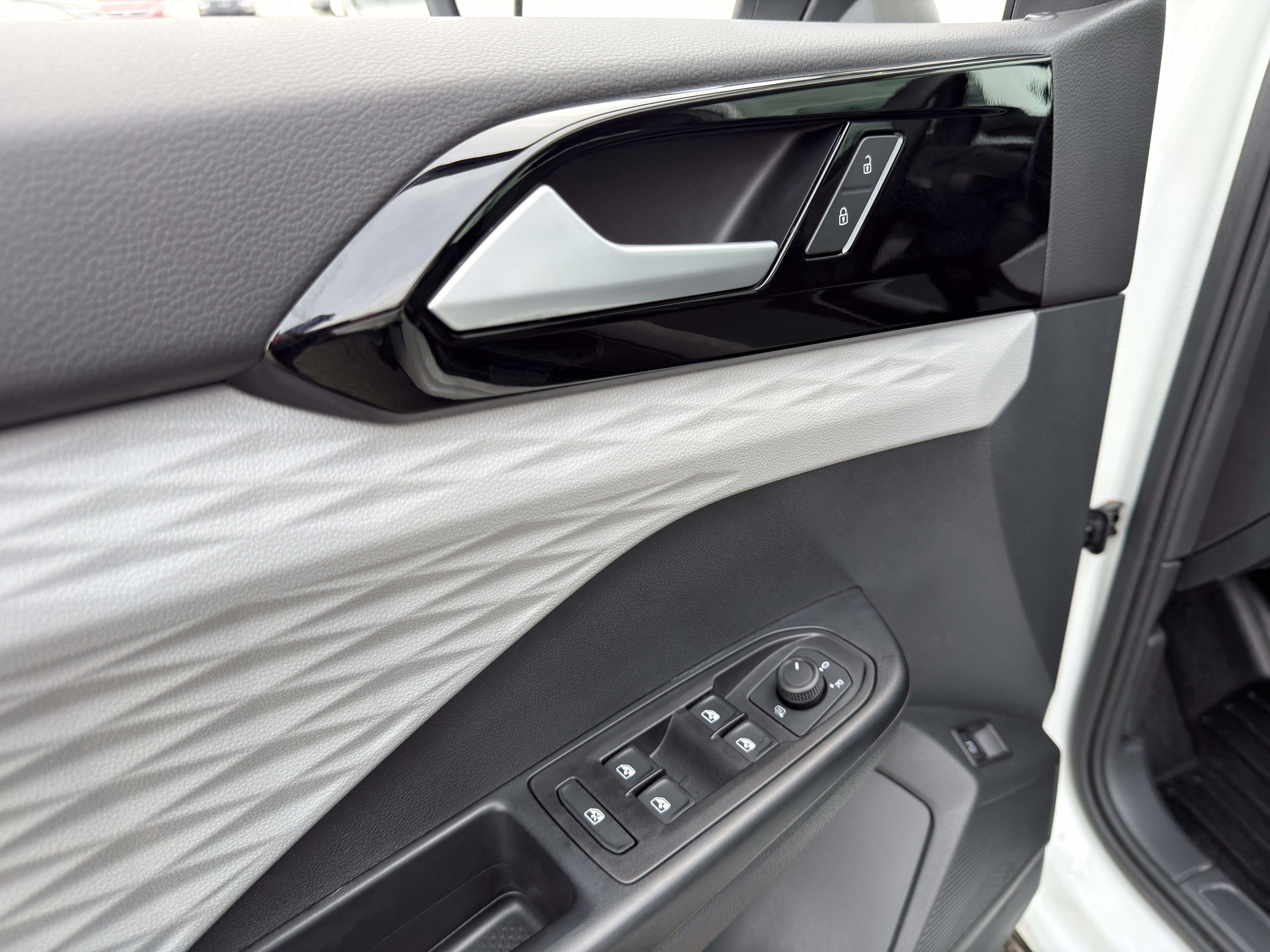 Volkswagen Taos Trendline 2024-27