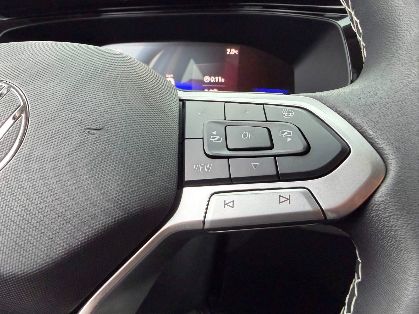 Volkswagen Taos Trendline 2024-21