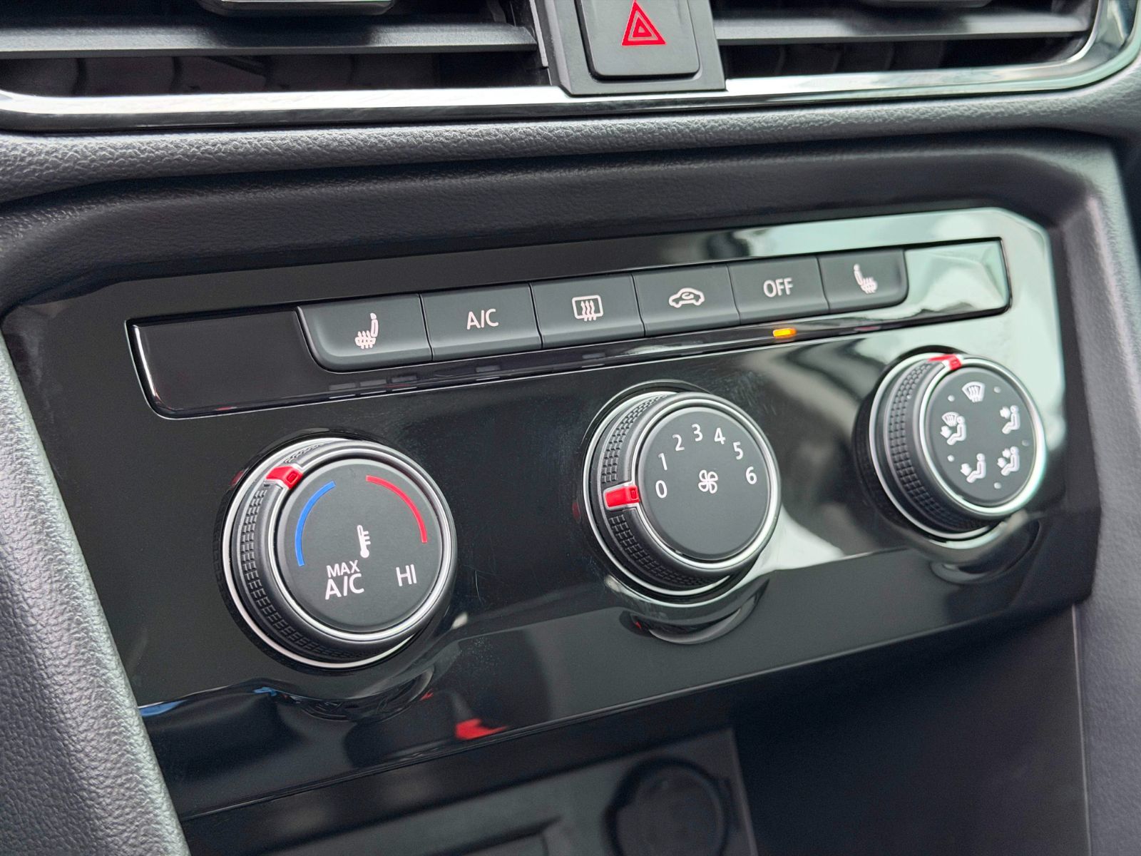 Volkswagen Taos Trendline 2024-25