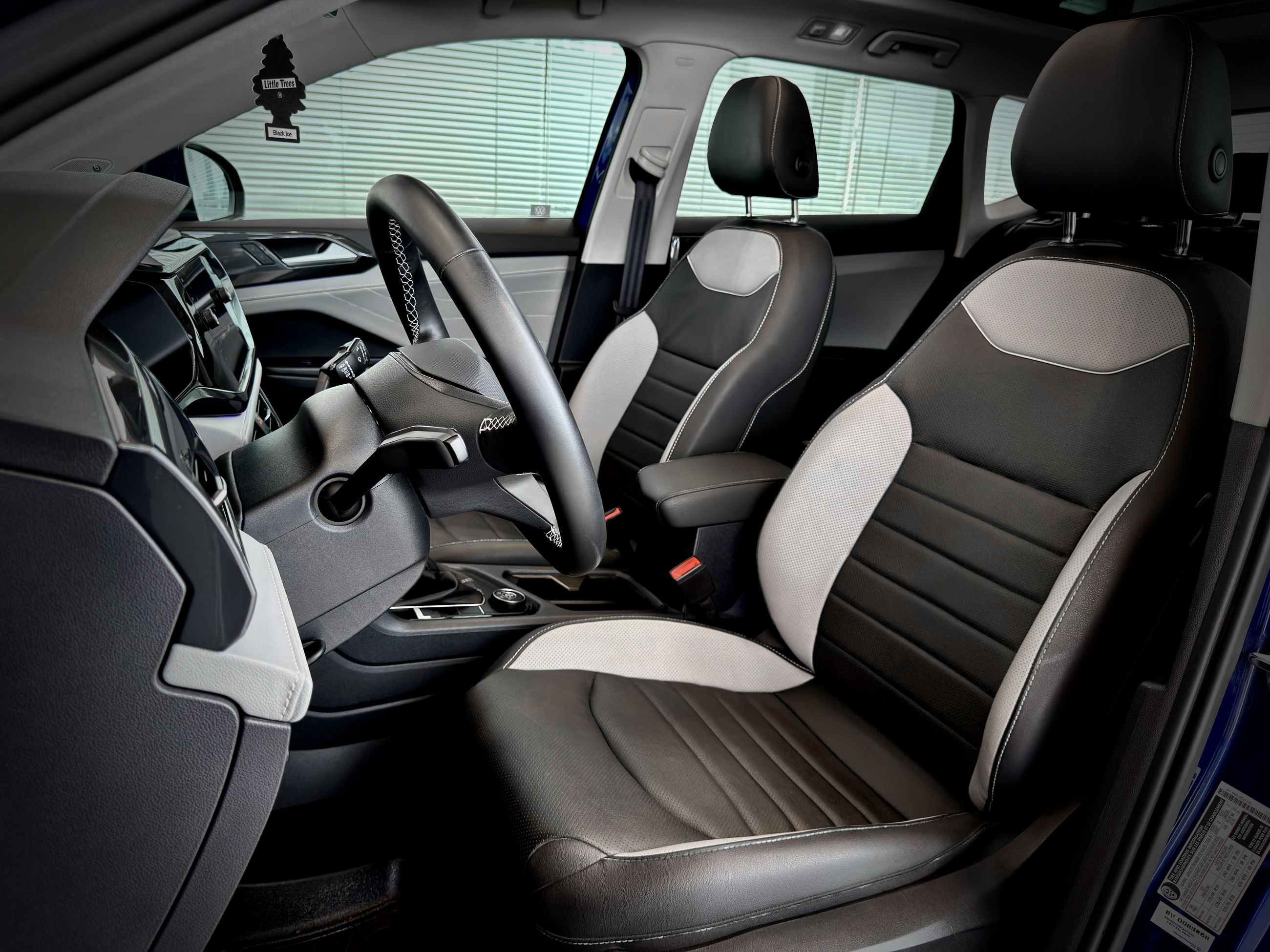 Volkswagen Taos Highline 2024-17