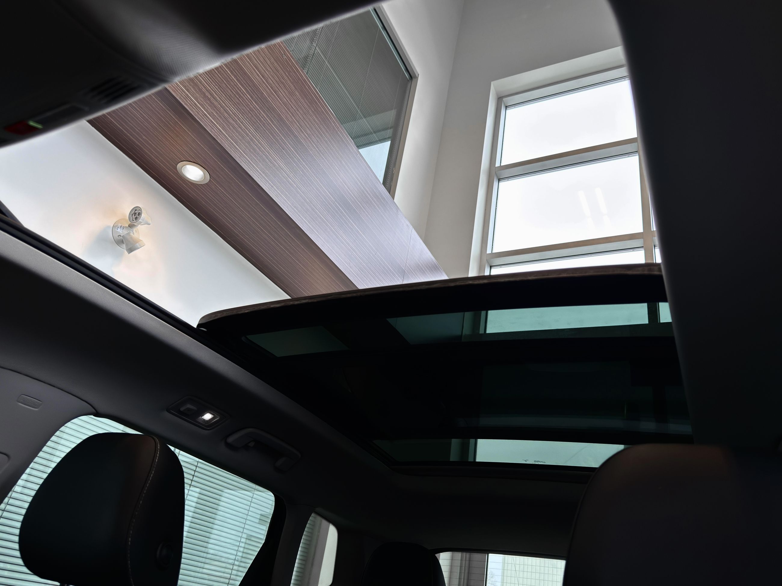 Volkswagen Taos Highline 2024-16