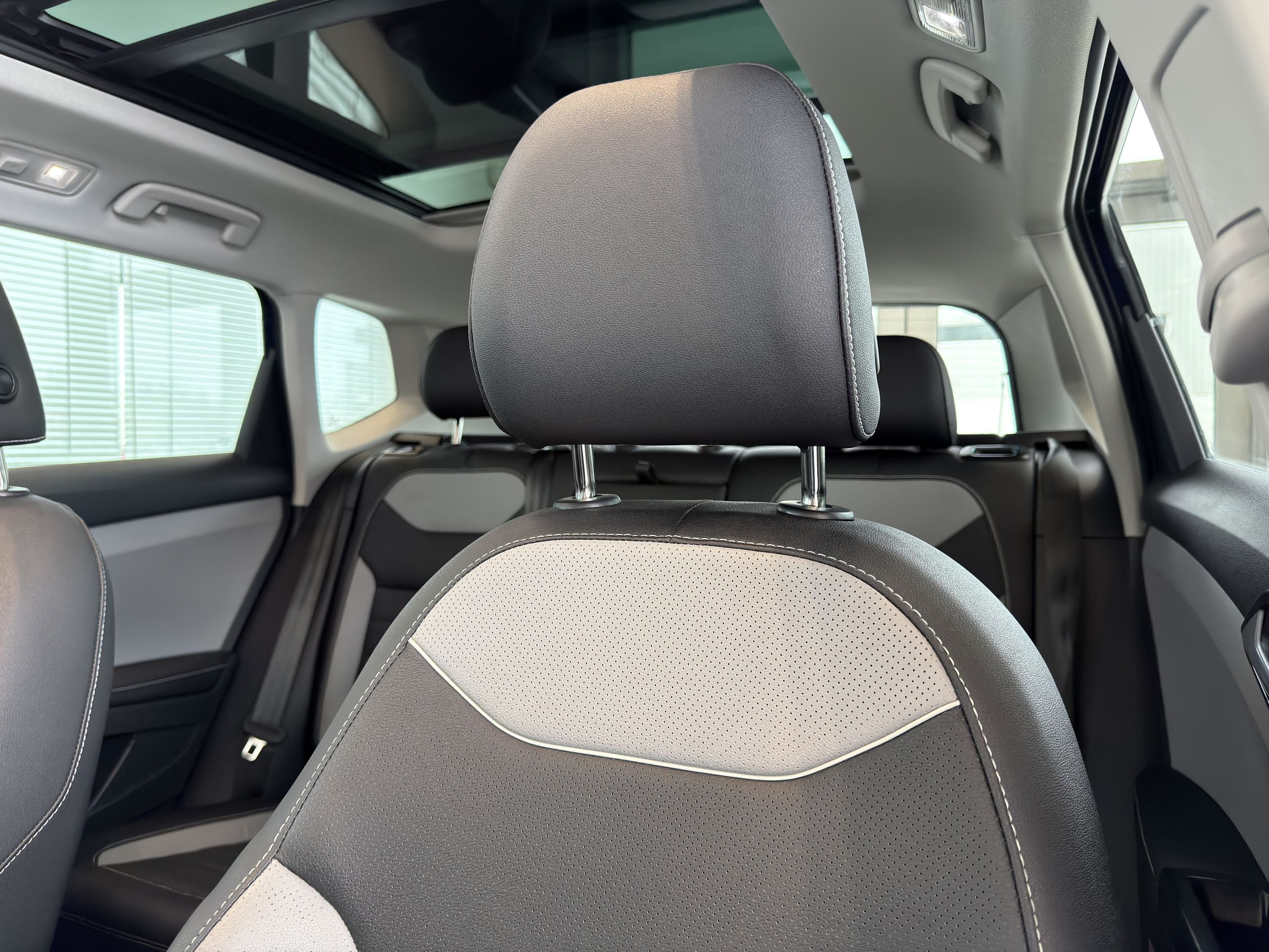 Volkswagen Taos Highline 2024-19