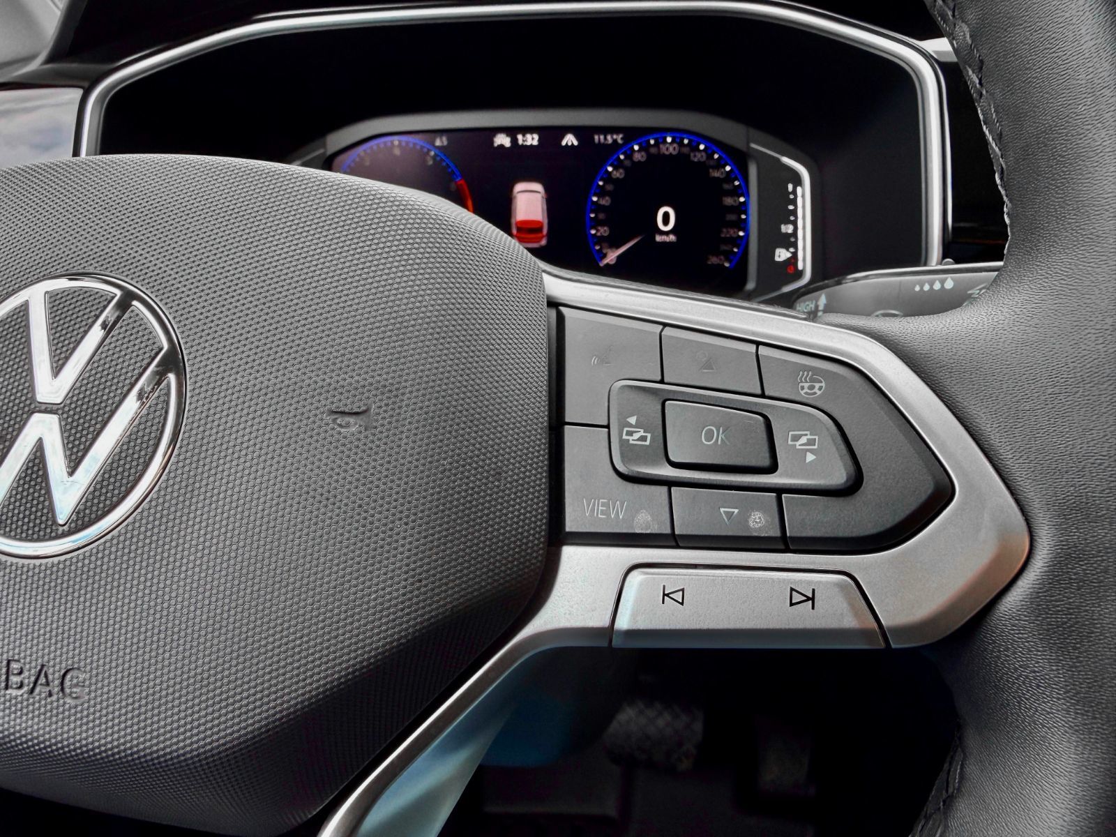 Volkswagen Taos Comfortline Black Edition 2025-23