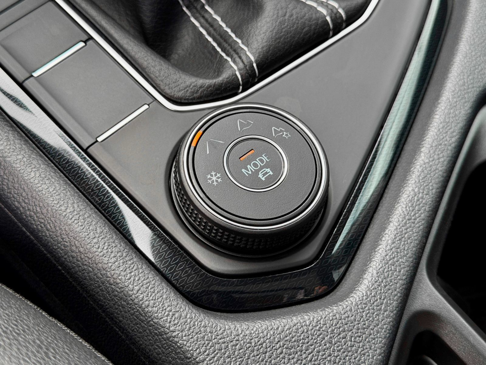 Volkswagen Taos Comfortline Black Edition 2025-29