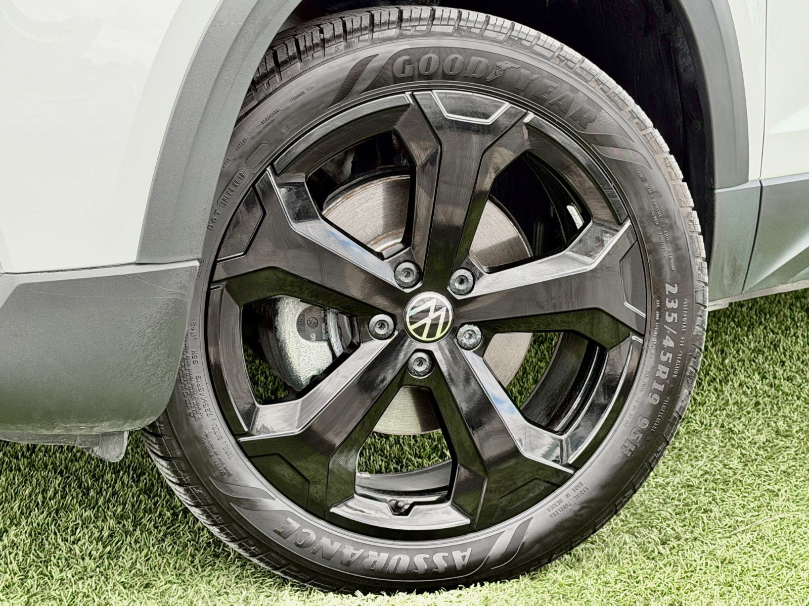 Volkswagen Taos Comfortline Black Edition 2025-10