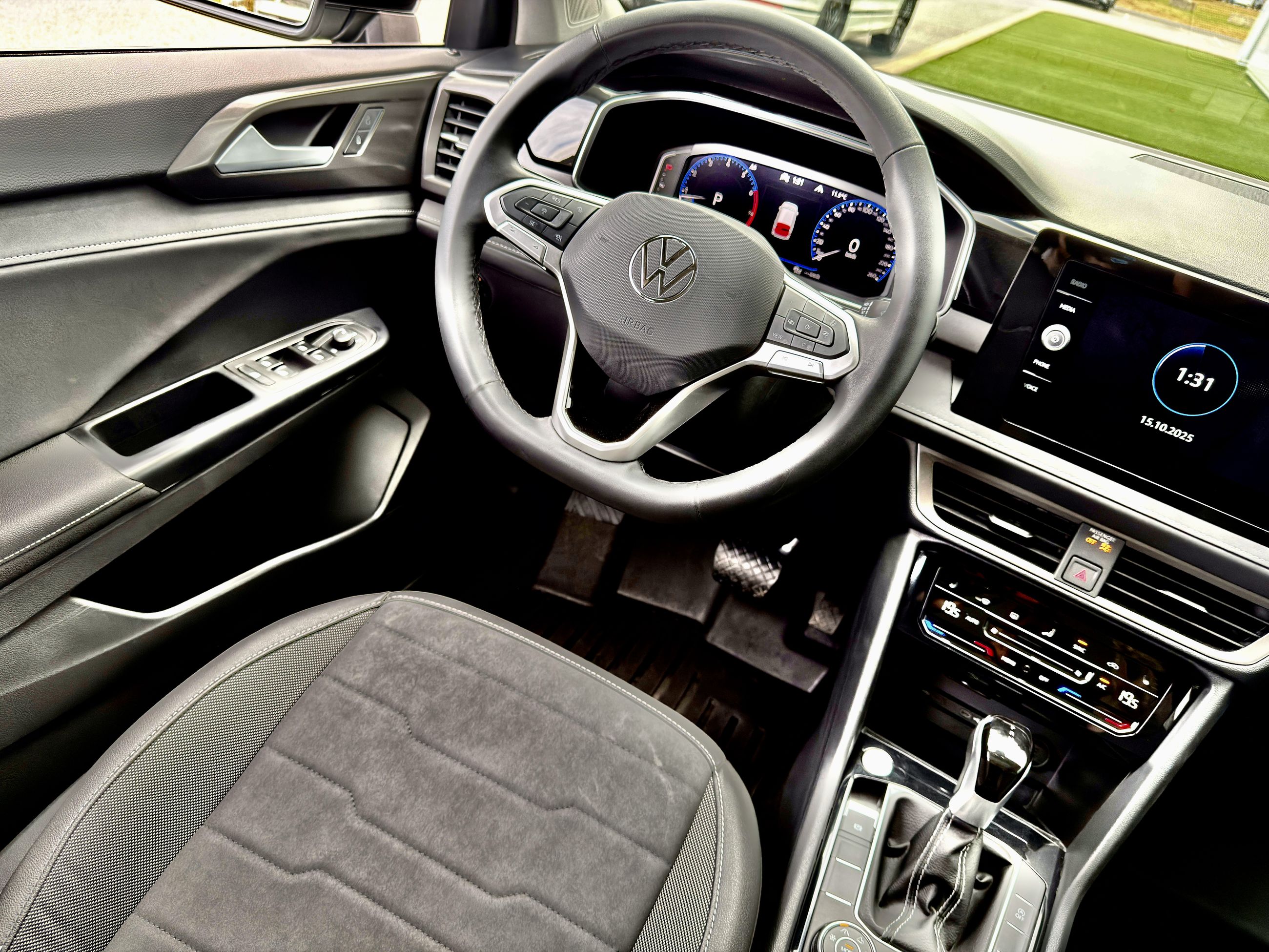 Volkswagen Taos Comfortline Black Edition 2025-18