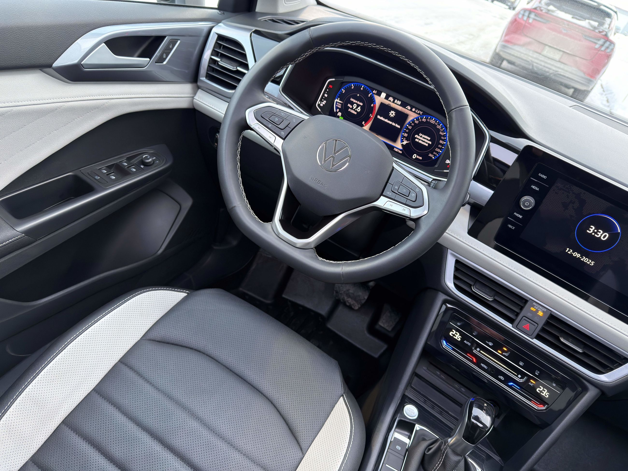 Volkswagen Taos Highline 2025-16