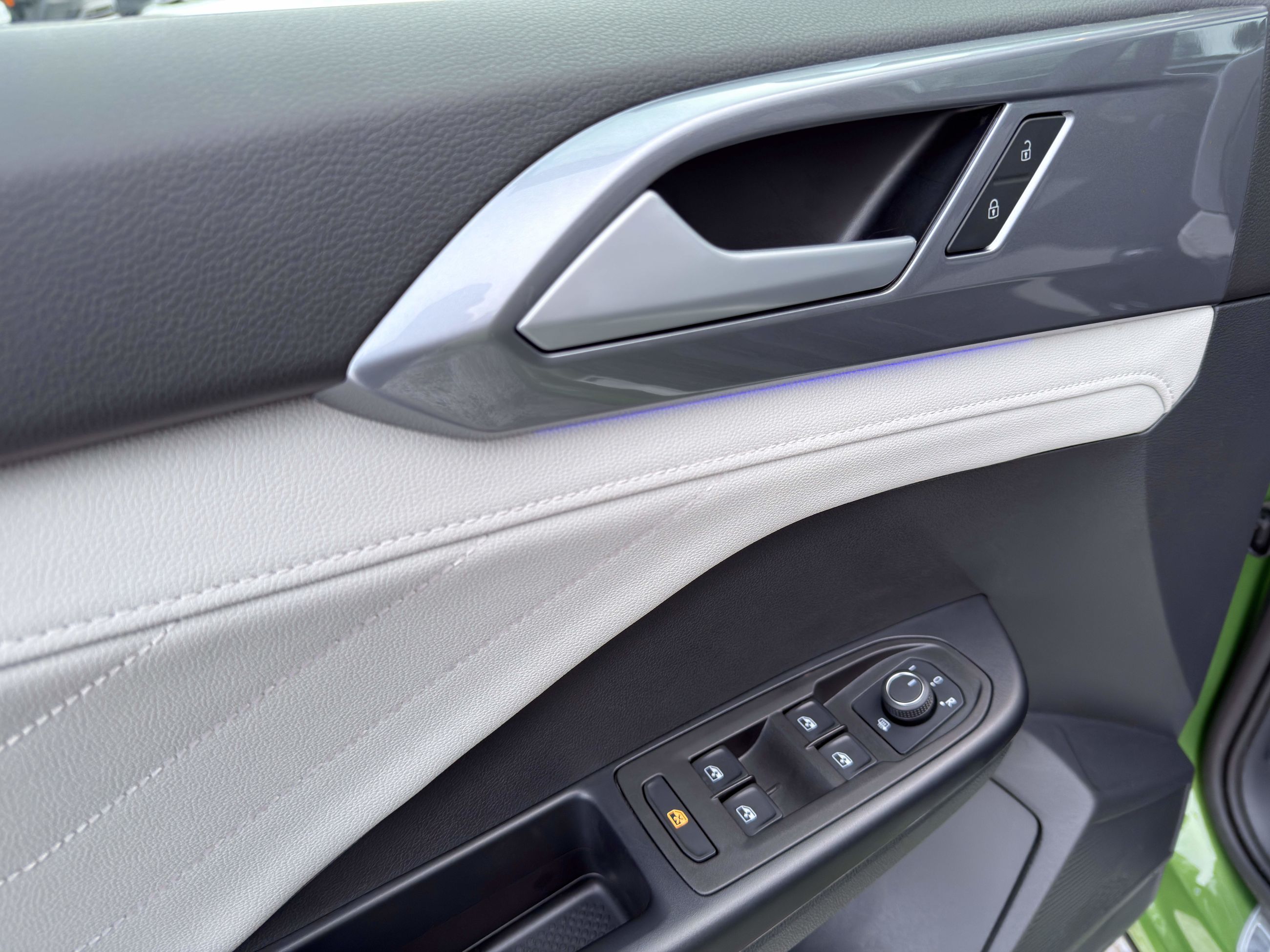 Volkswagen Taos Highline 2025-29