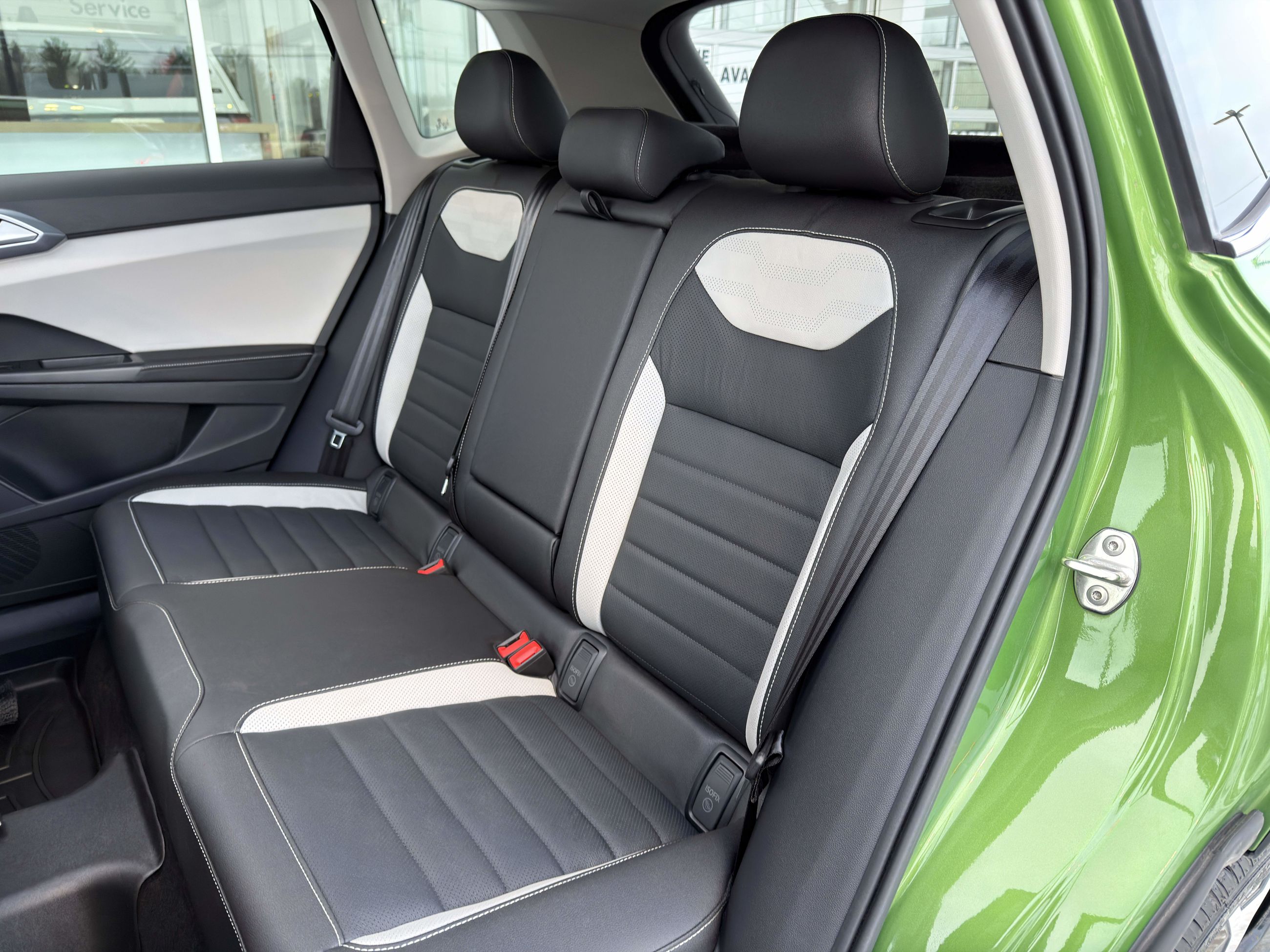 Volkswagen Taos Highline 2025-15