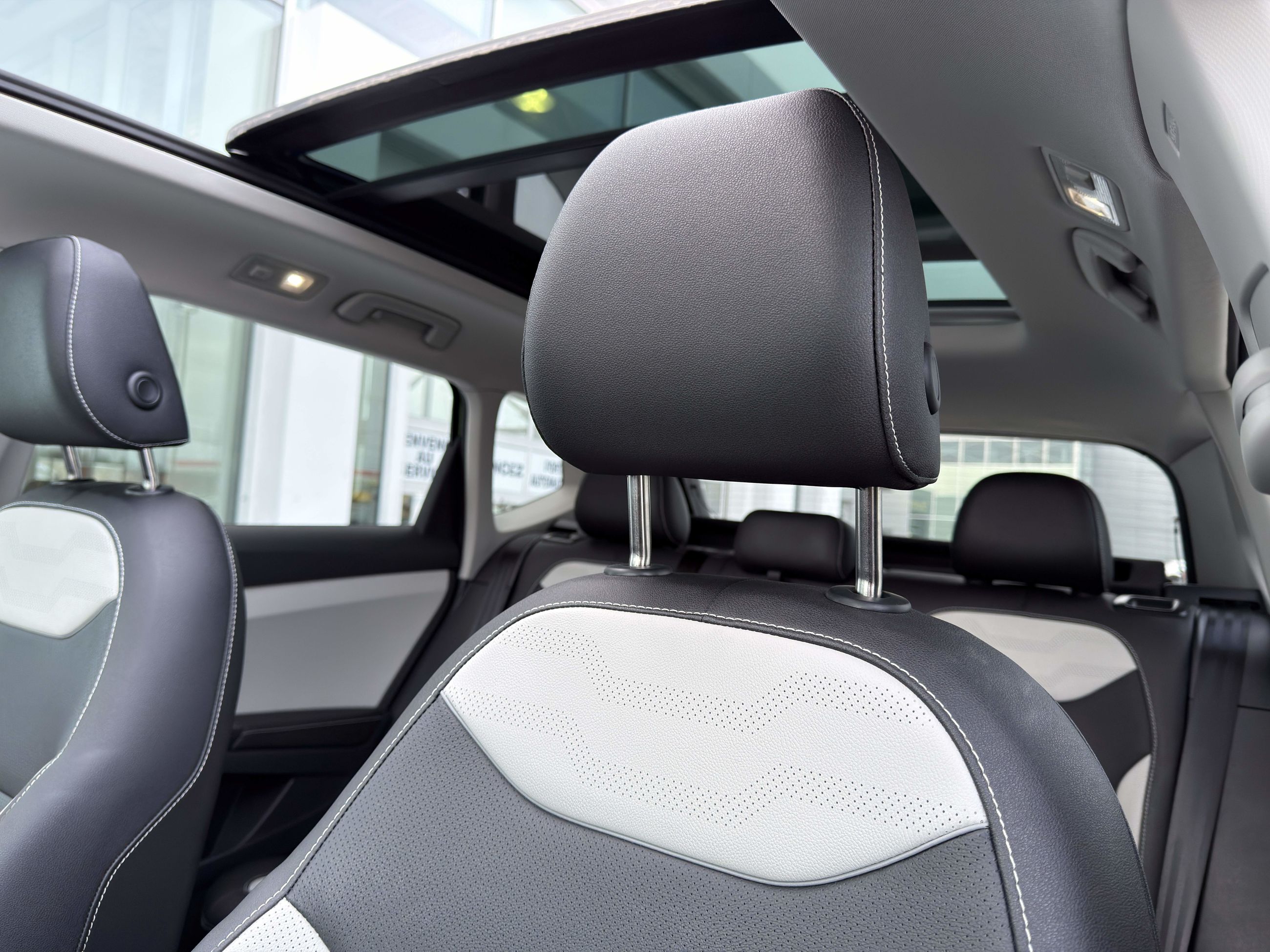 Volkswagen Taos Highline 2025-13