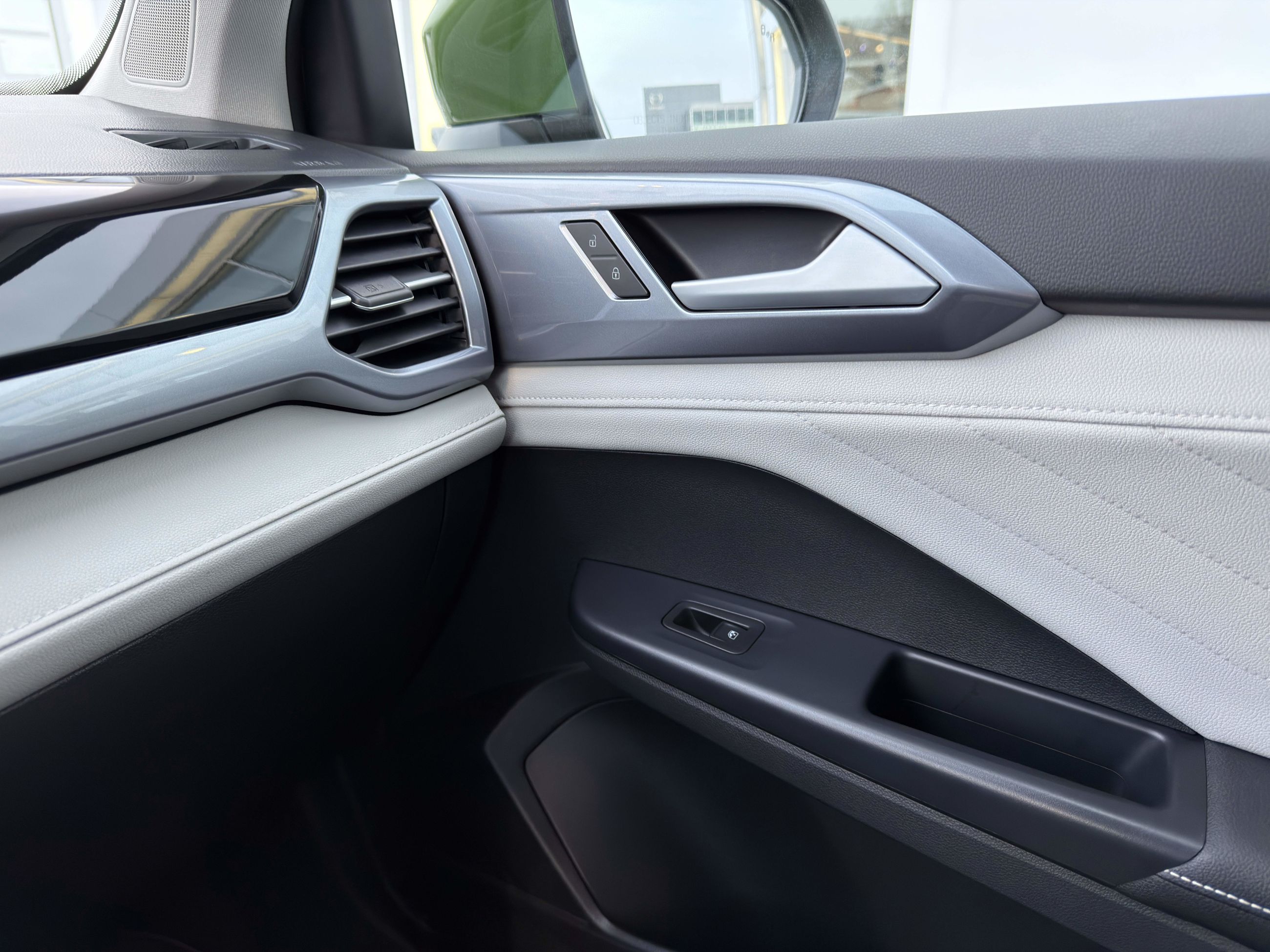 Volkswagen Taos Highline 2025-28