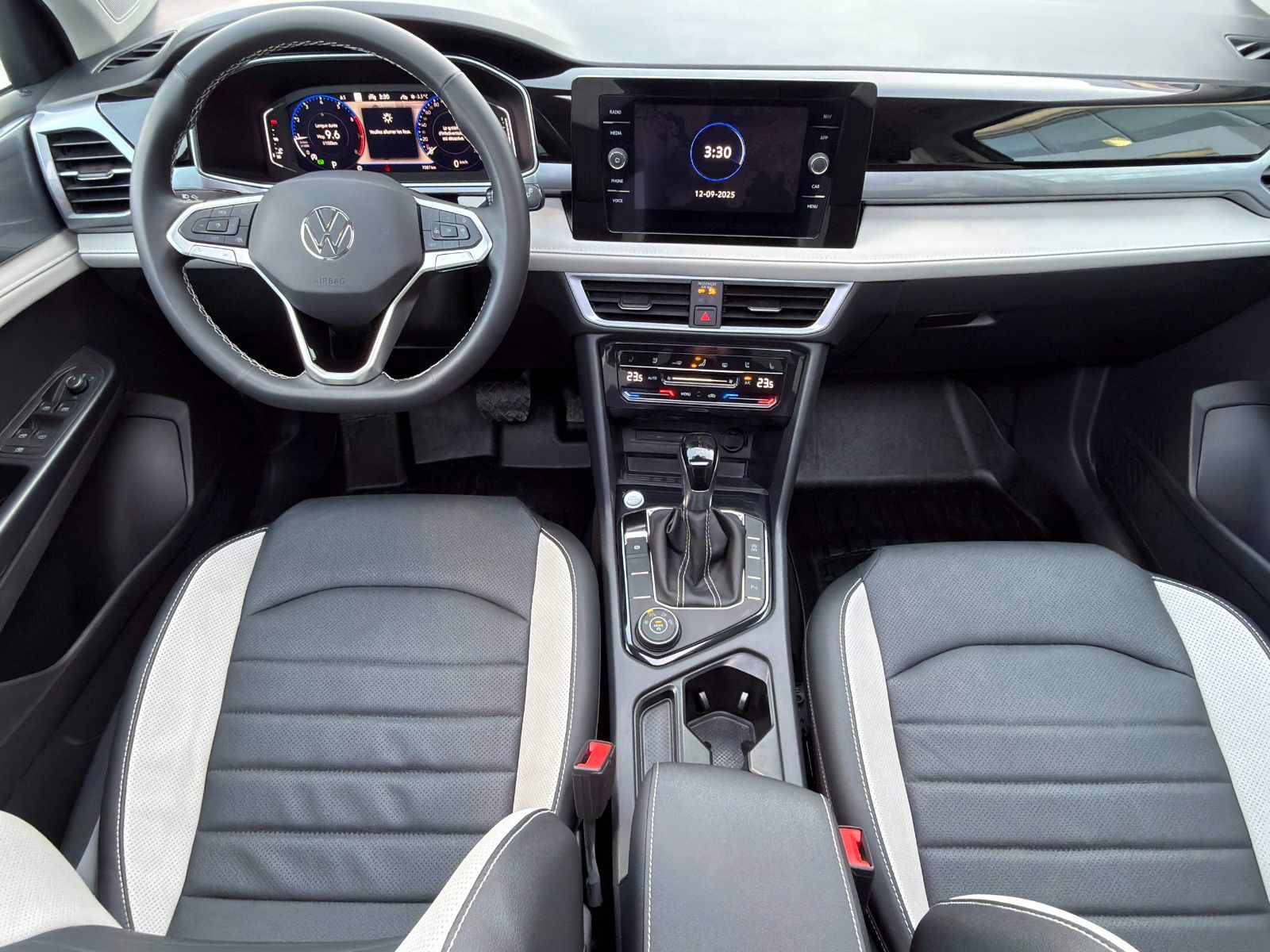 Volkswagen Taos Highline 2025-17