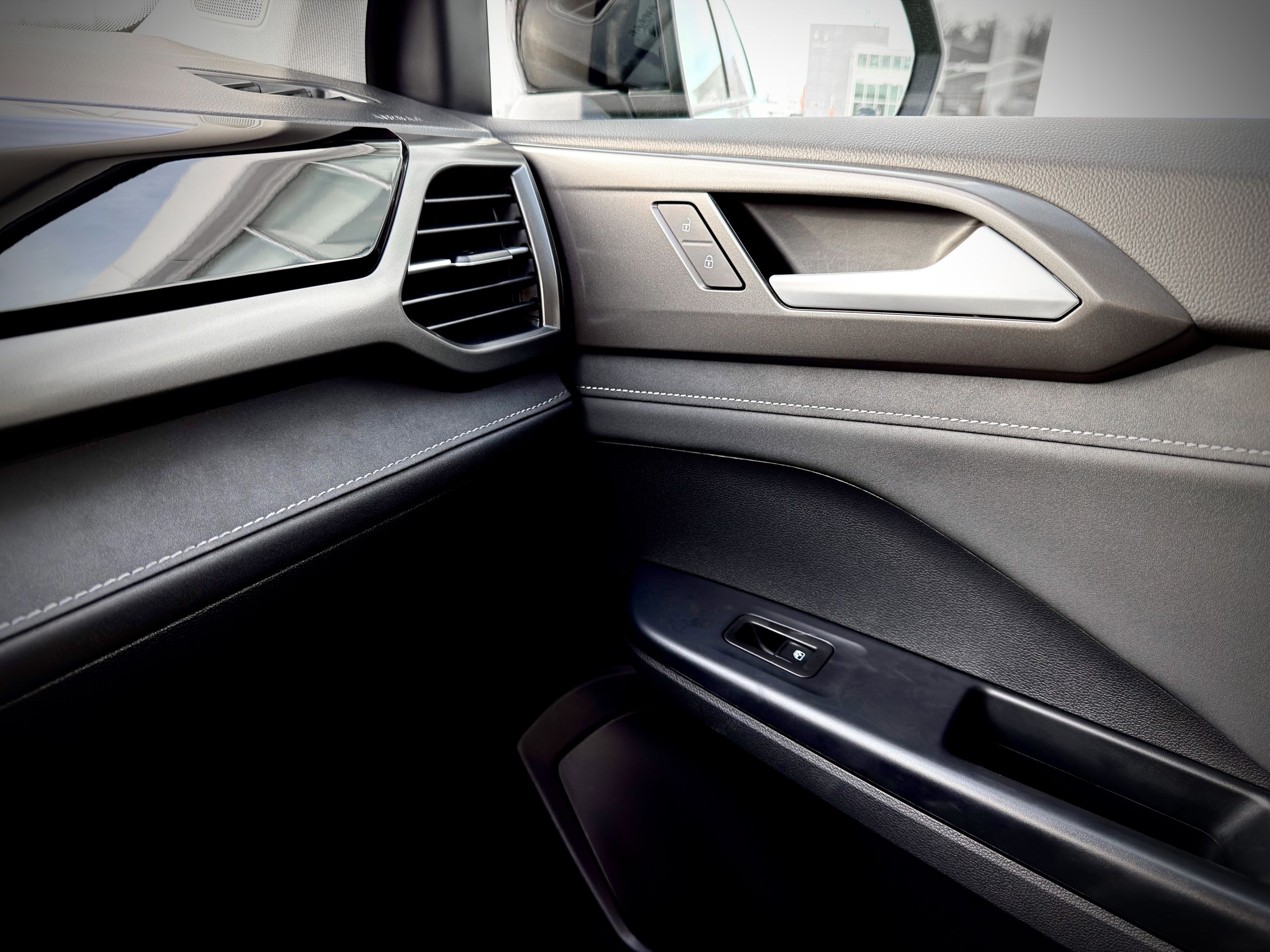 Volkswagen Taos Comfortline Black Edition 2025-29