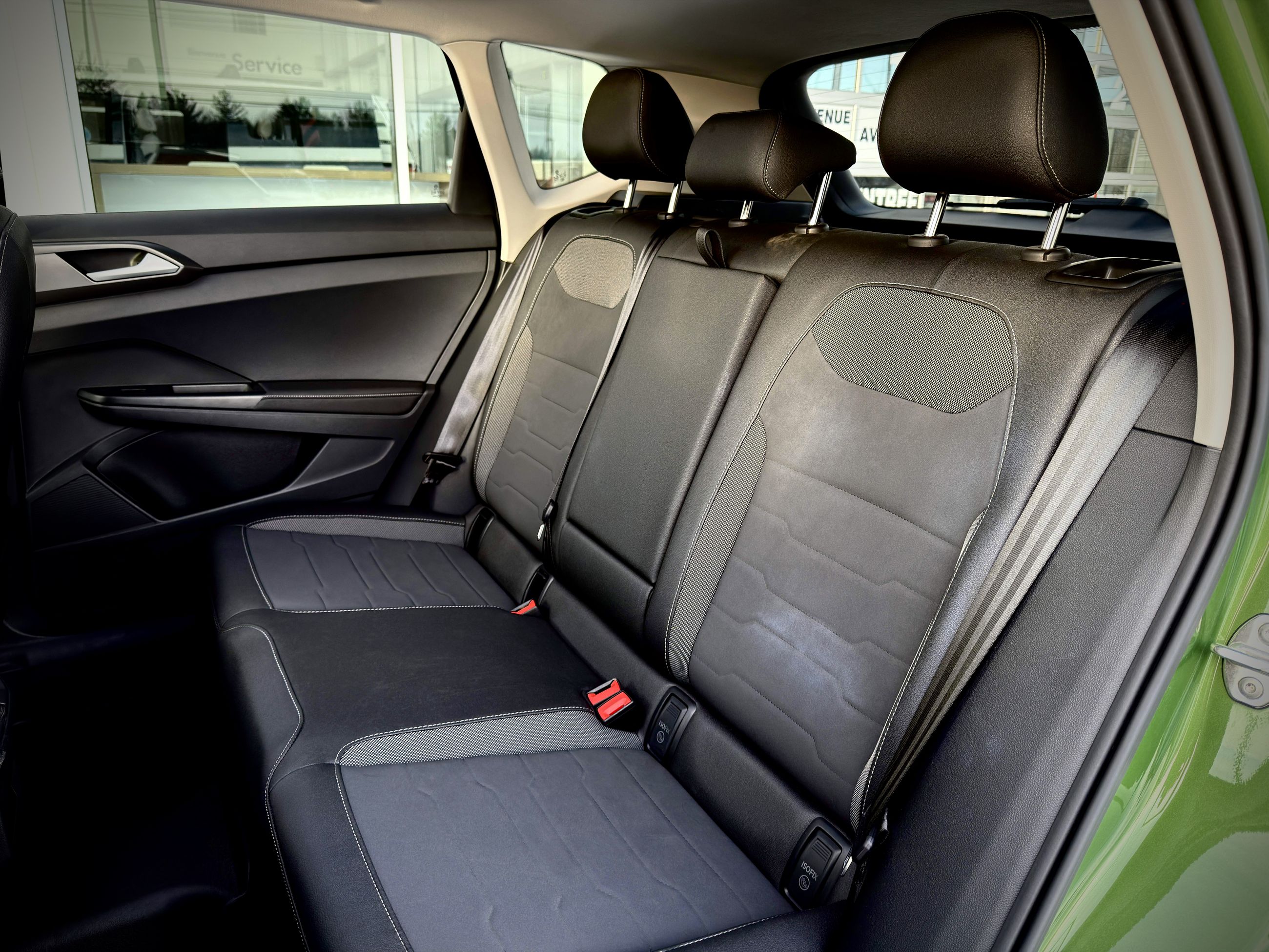 Volkswagen Taos Comfortline Black Edition 2025-13