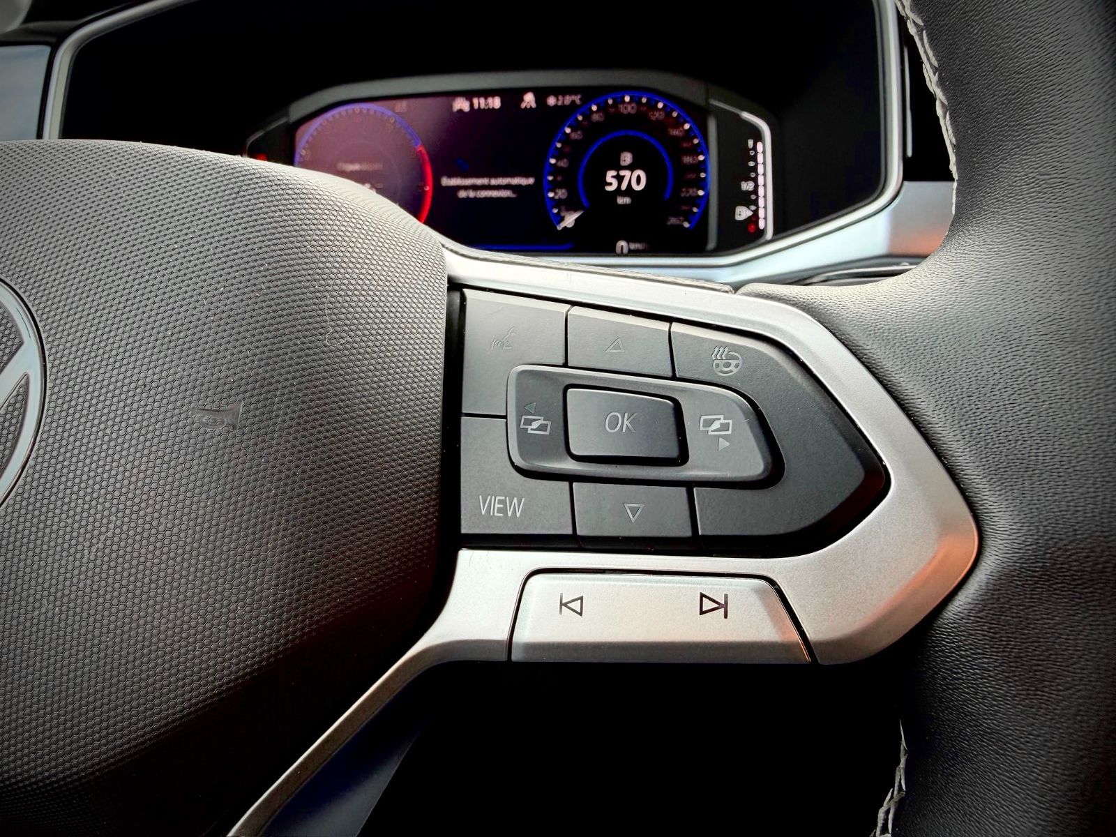 Volkswagen Taos Comfortline 2025-18