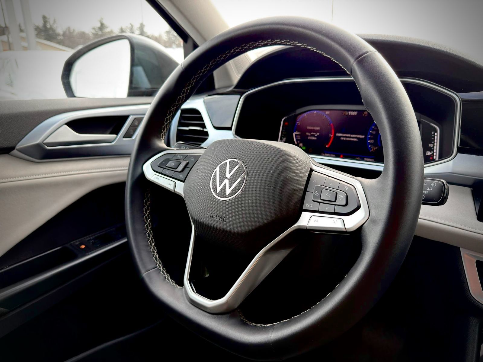 Volkswagen Taos Comfortline 2025-16