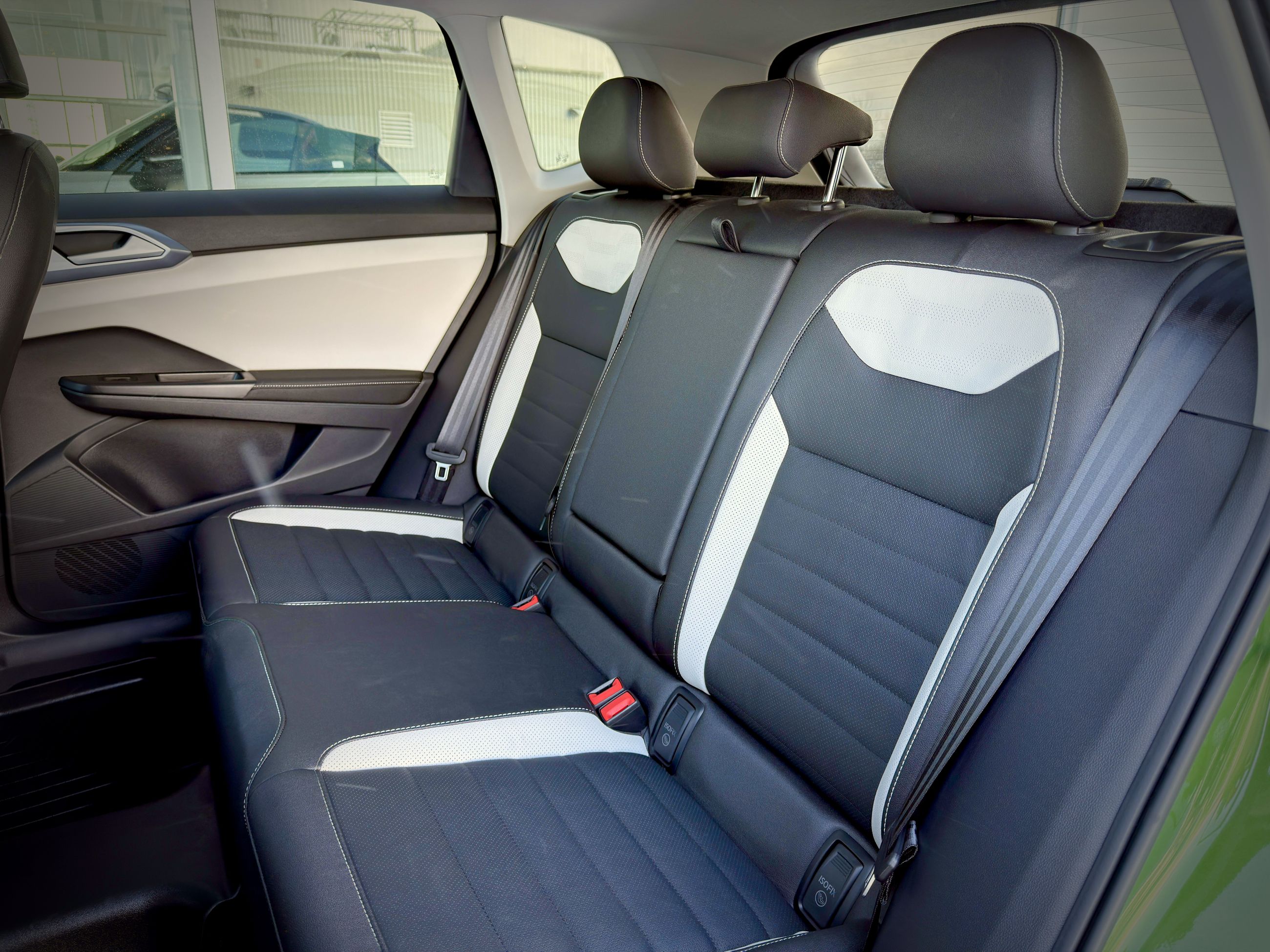 Volkswagen Taos Highline 2025-15