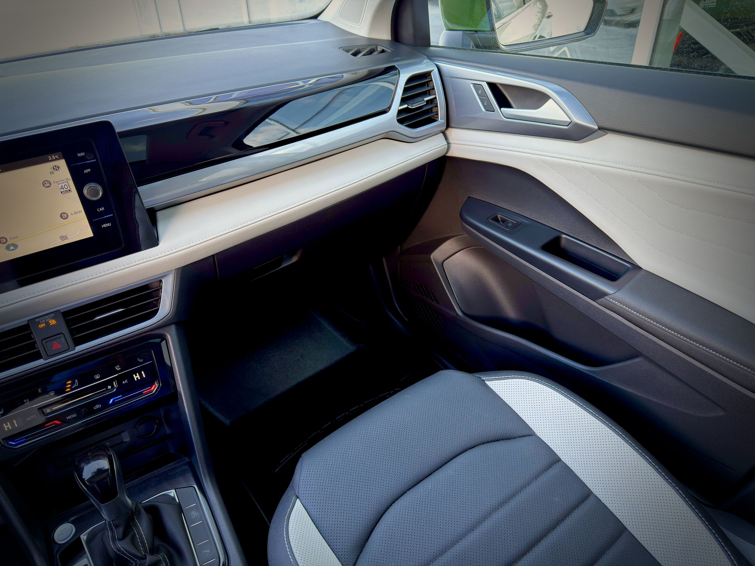 Volkswagen Taos Highline 2025-17