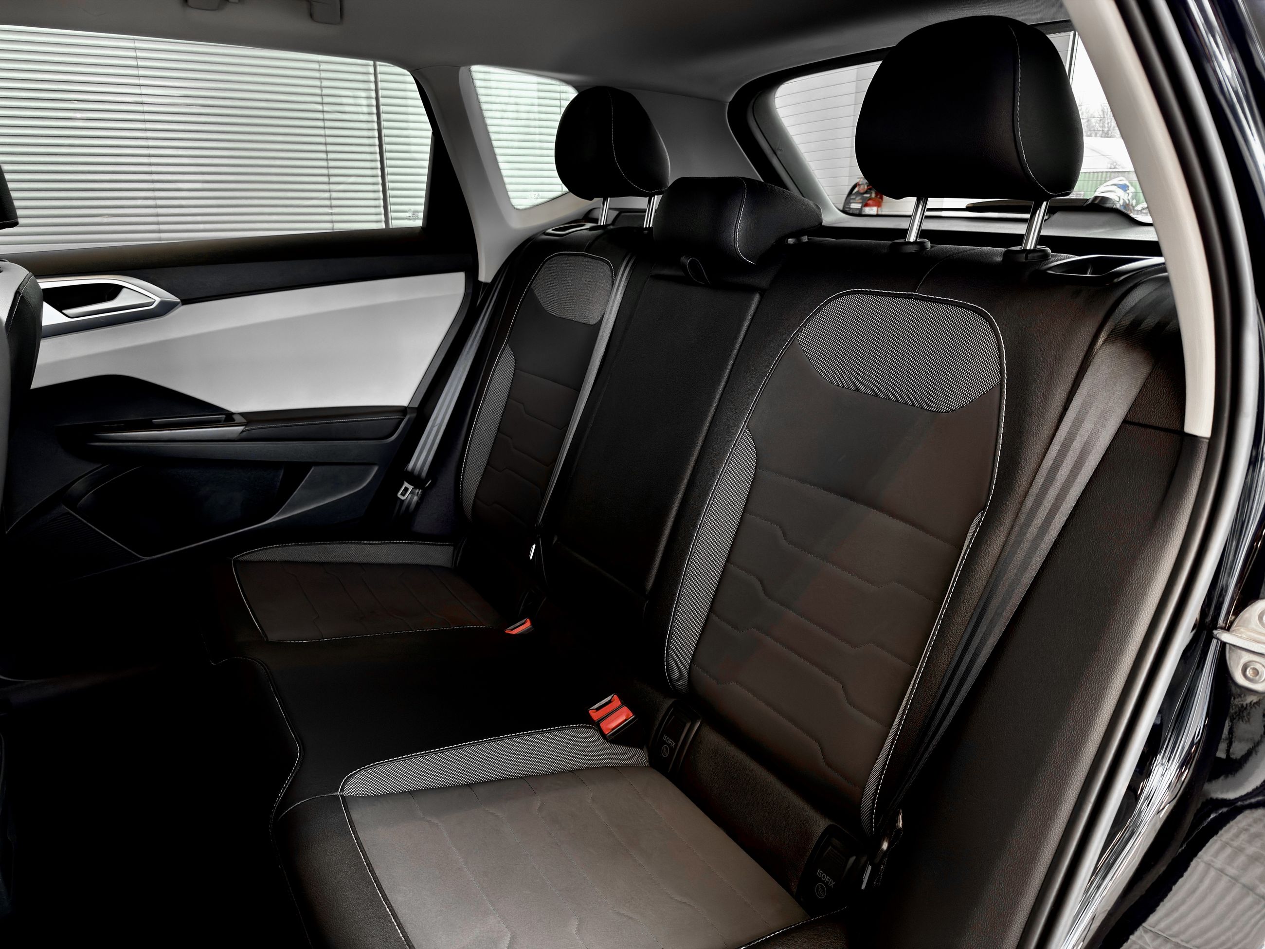 Volkswagen Taos Comfortline 2025-16