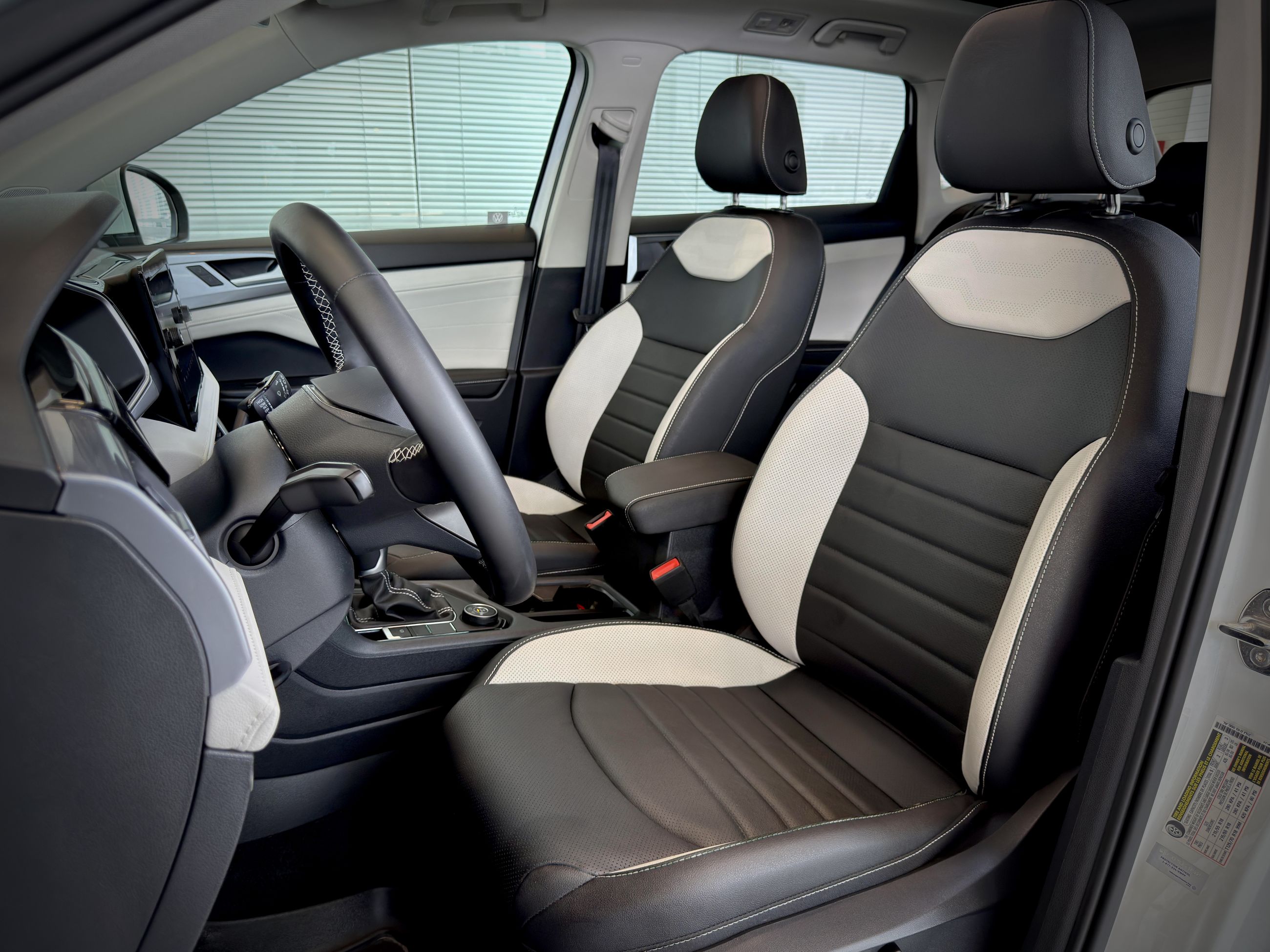 Volkswagen Taos Highline 2025-15