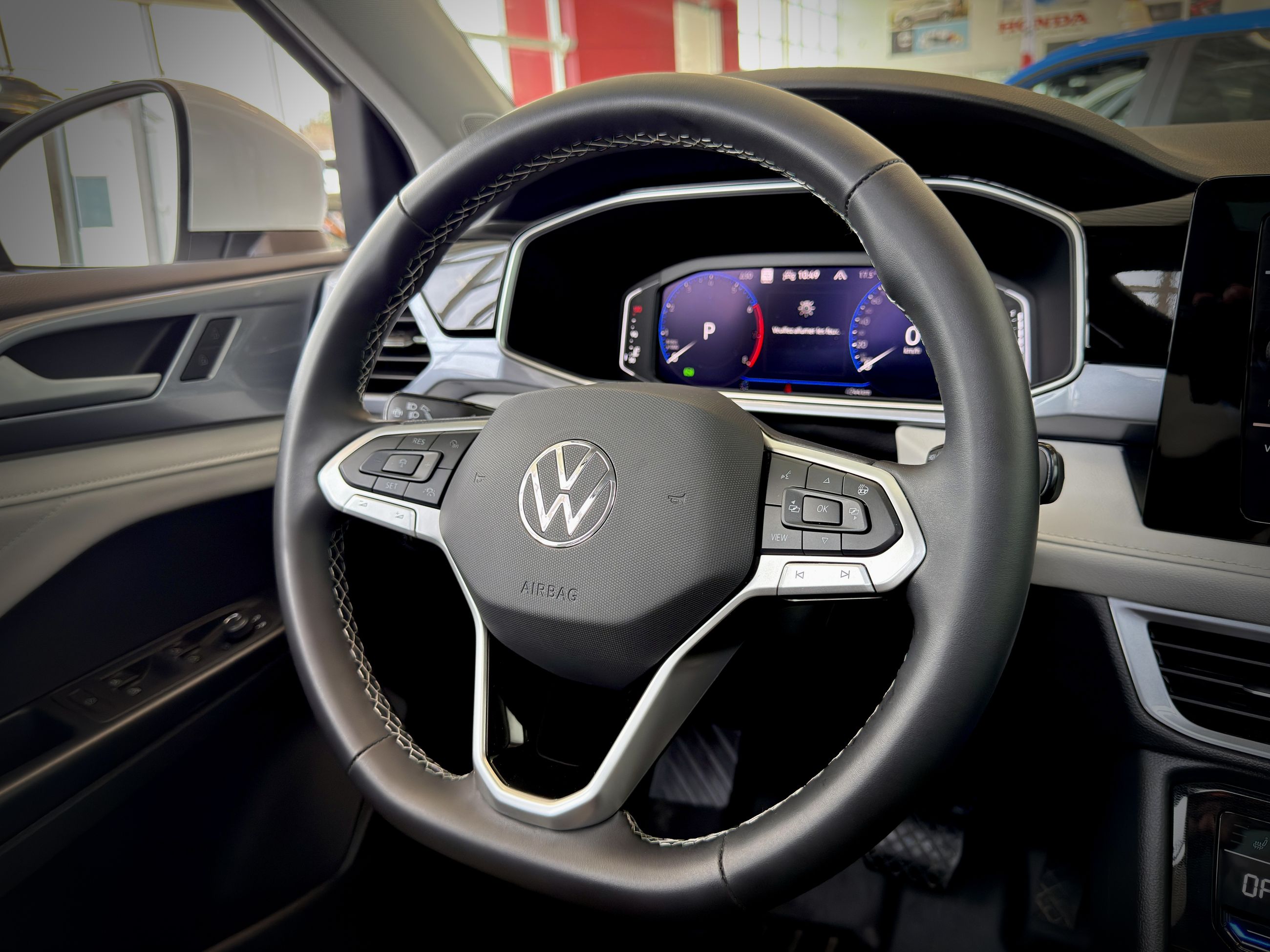 Volkswagen Taos Highline 2025-21