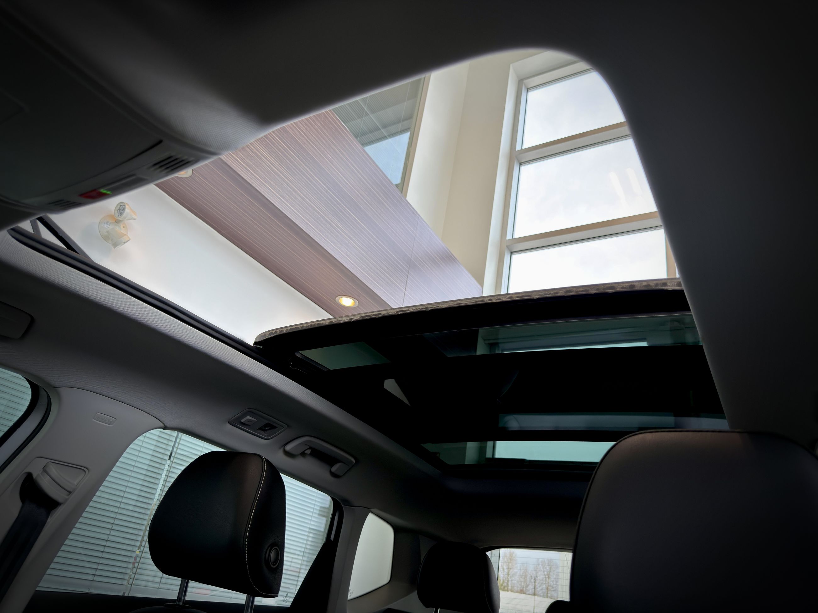 Volkswagen Taos Highline 2025-14