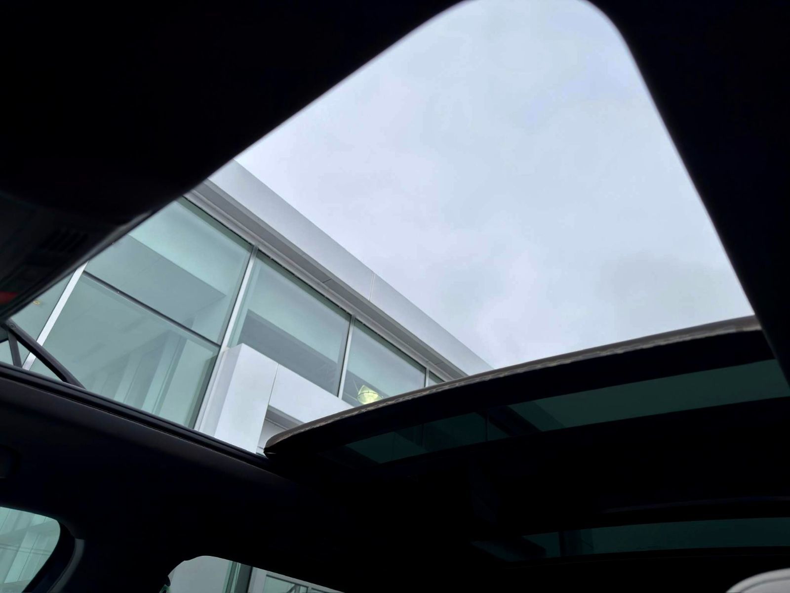 Volkswagen Tiguan Highline R-Line 2022-17