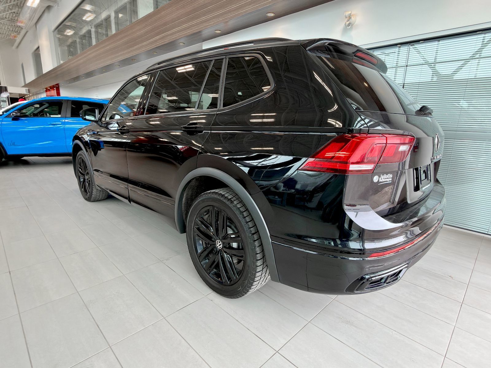 Volkswagen Tiguan Comfortline R-Line Black Edition 2022-9