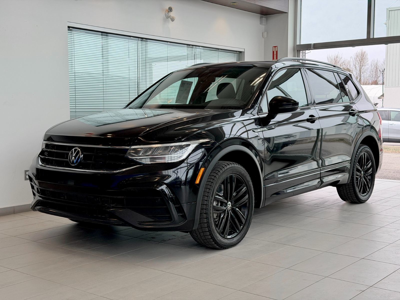 [Volkswagen] [Tiguan] [Comfortline R-Line Black Edition] [2022] - [Villeneuve Honda Joliette]