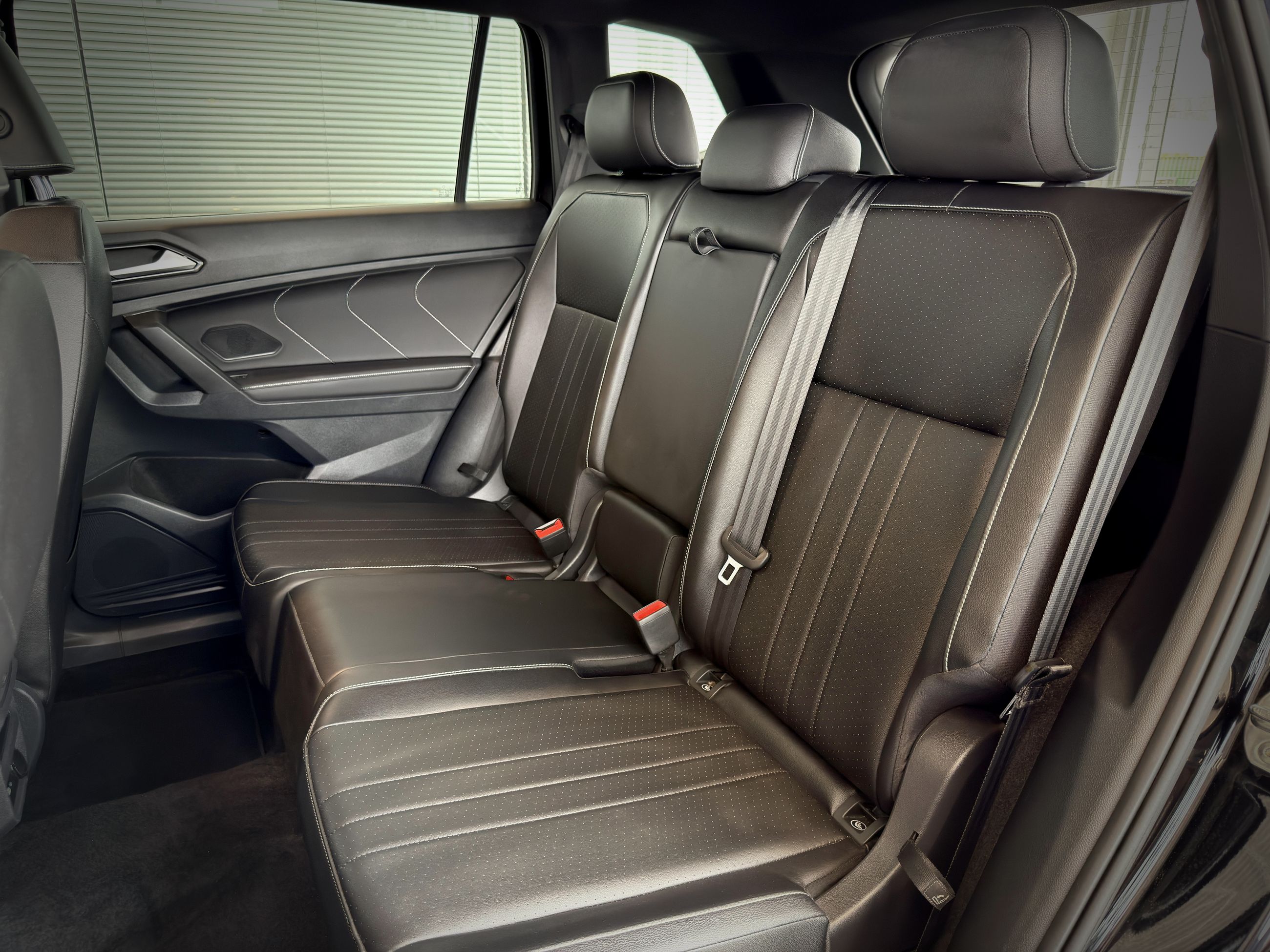 Volkswagen Tiguan Comfortline R-Line Black Edition 2022-16