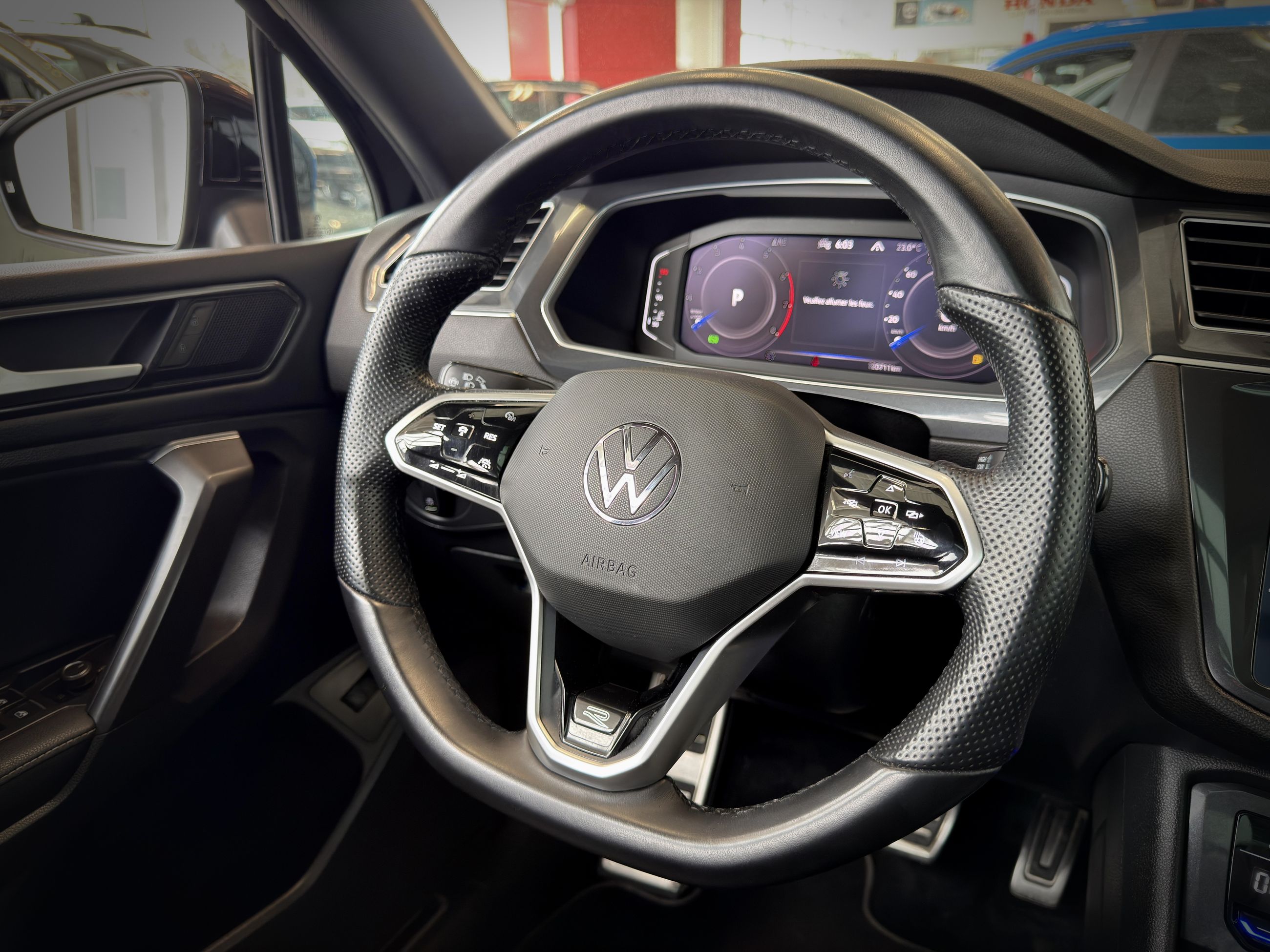 Volkswagen Tiguan Comfortline R-Line Black Edition 2022-21