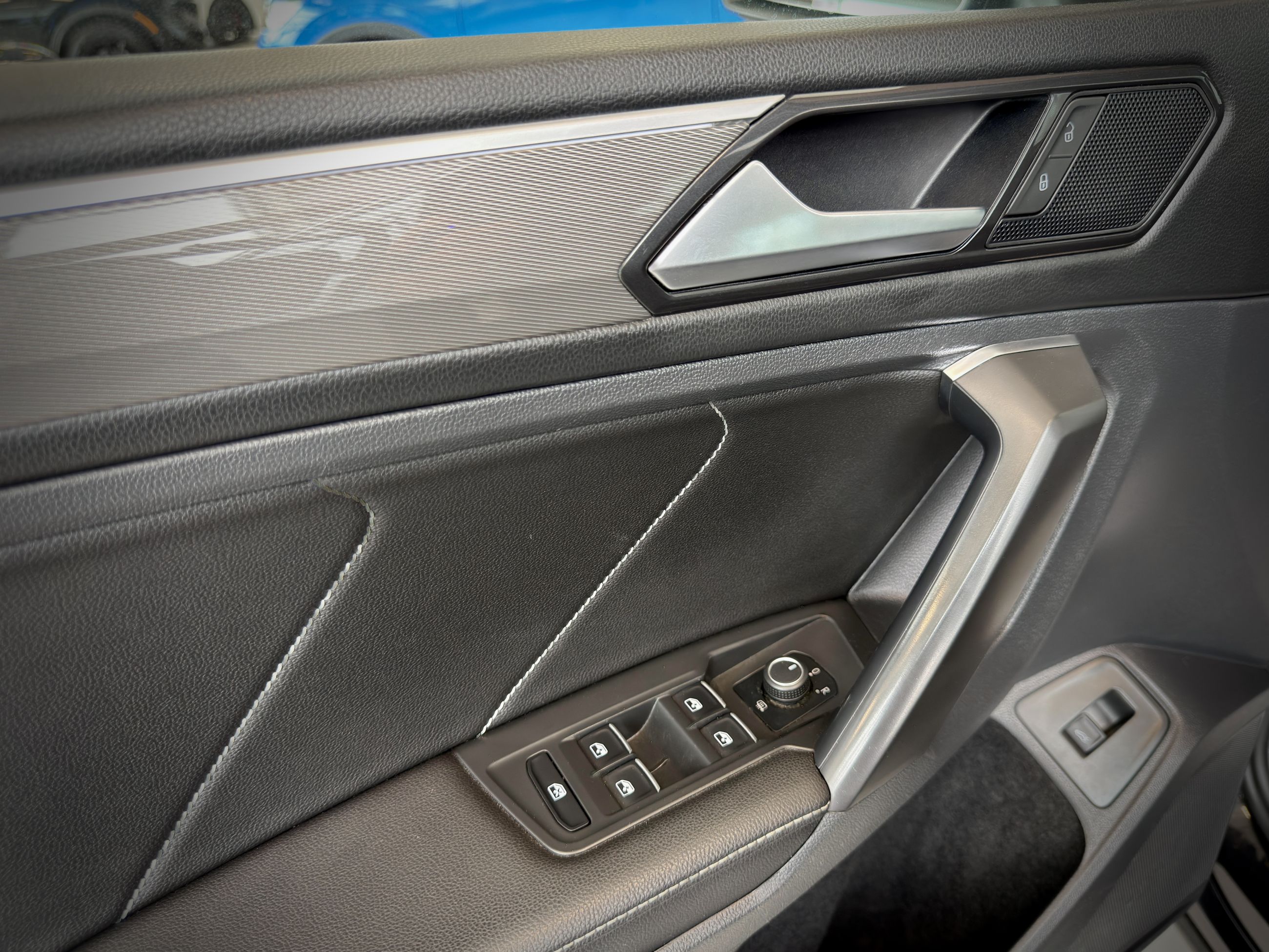 Volkswagen Tiguan Comfortline R-Line Black Edition 2022-30