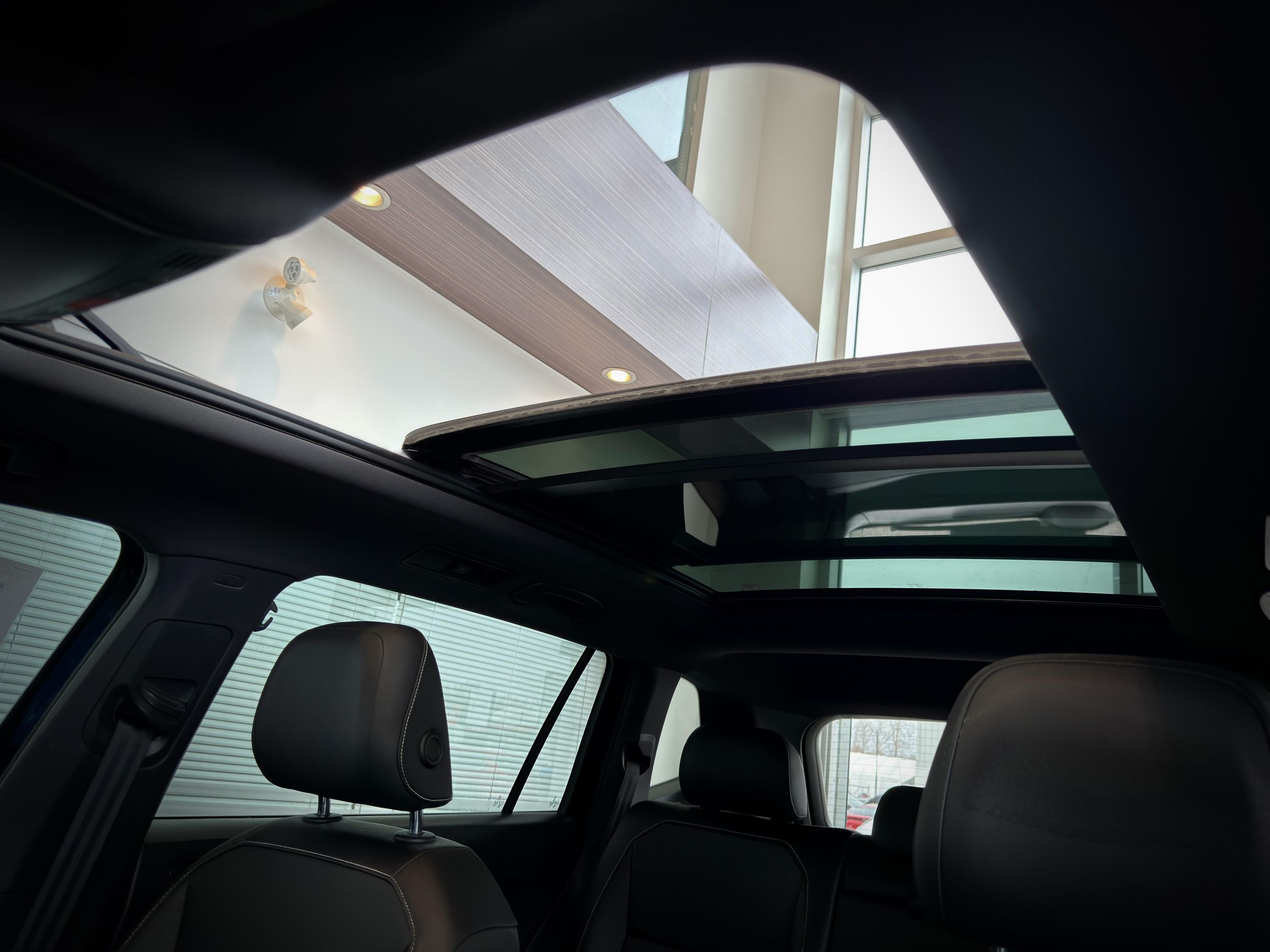 Volkswagen Tiguan Comfortline R-Line Black Edition 2022-14