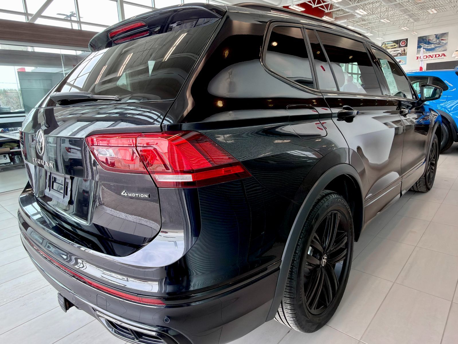 2022 Volkswagen Tiguan Comfortline R-Line Black Edition-12