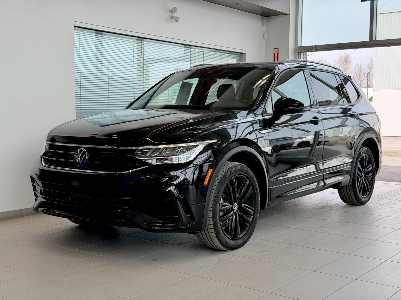 [2022] [Volkswagen] [Tiguan] [Comfortline R-Line Black Edition] - [Villeneuve Honda Joliette]