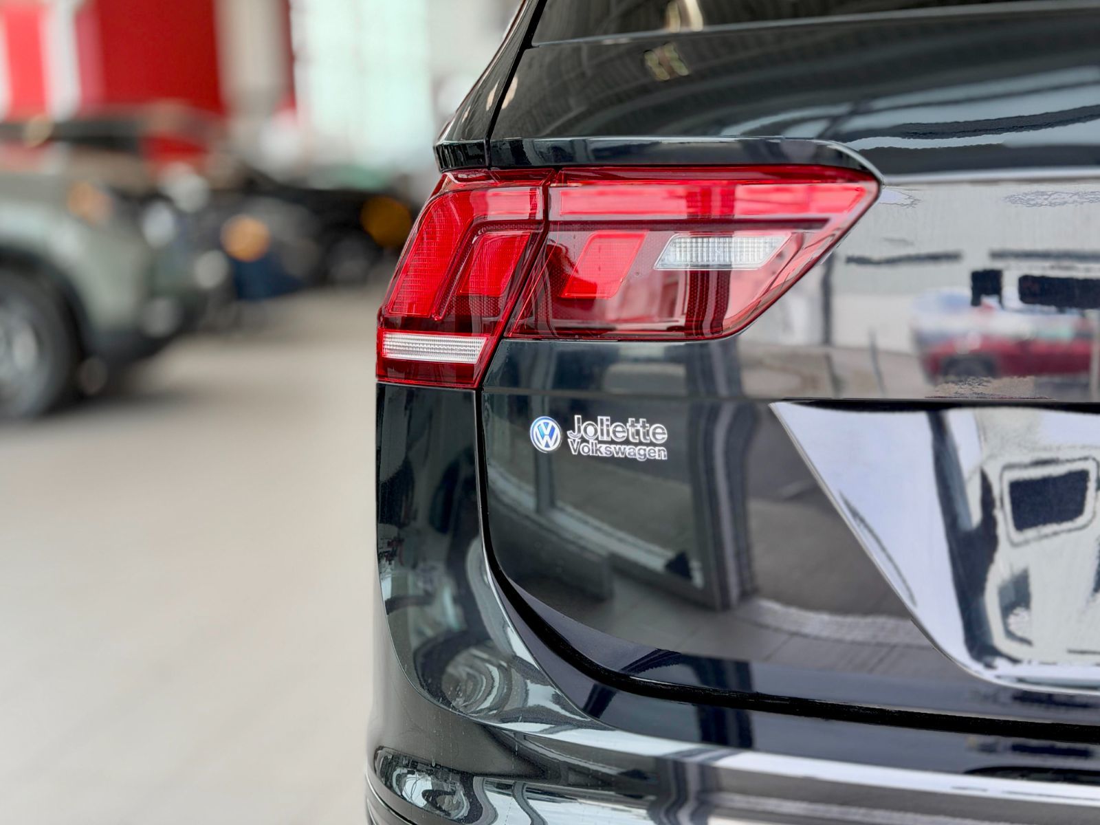 2022 Volkswagen Tiguan Comfortline R-Line Black Edition-11
