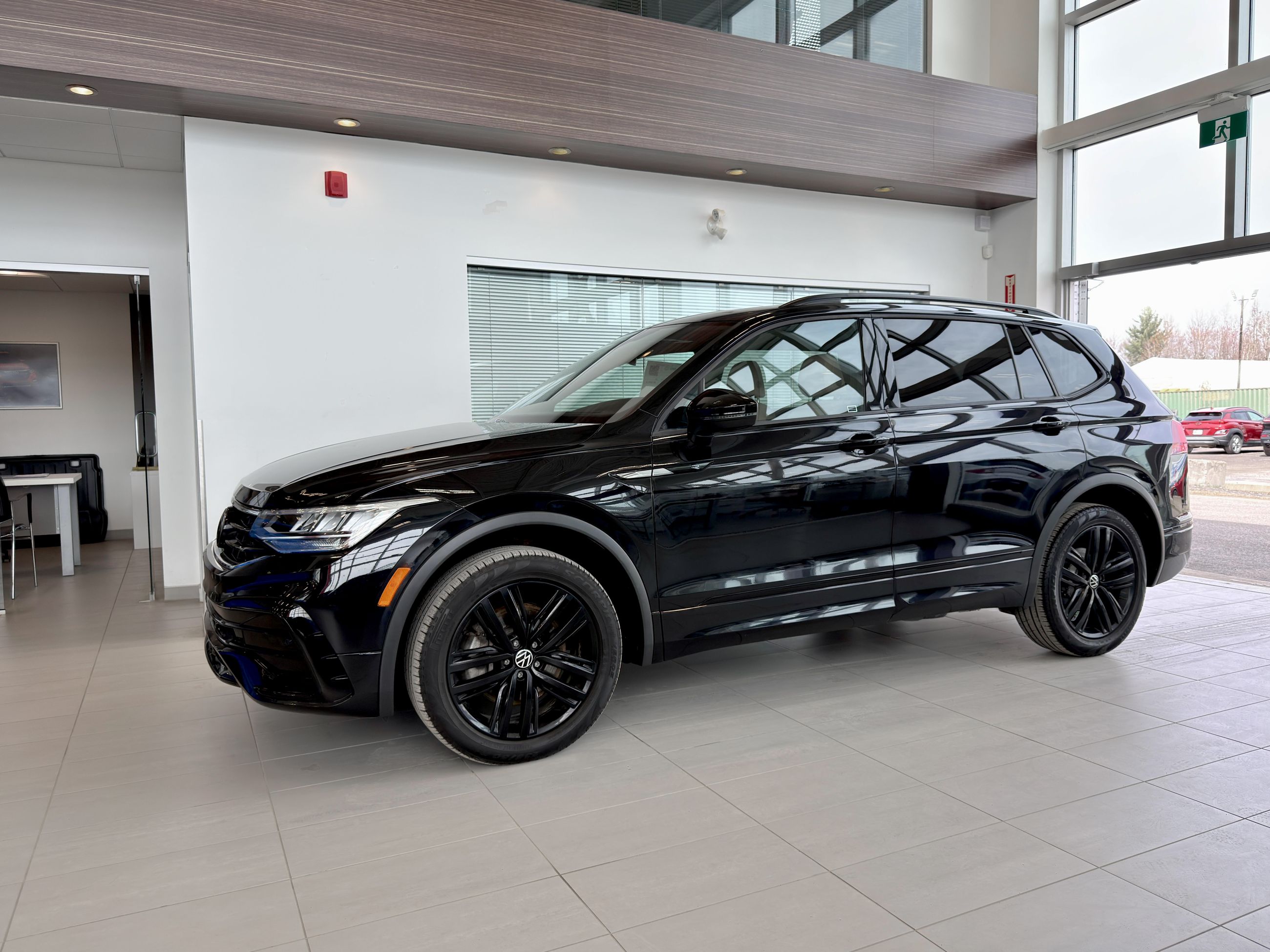 2022 Volkswagen Tiguan Comfortline R-Line Black Edition-34